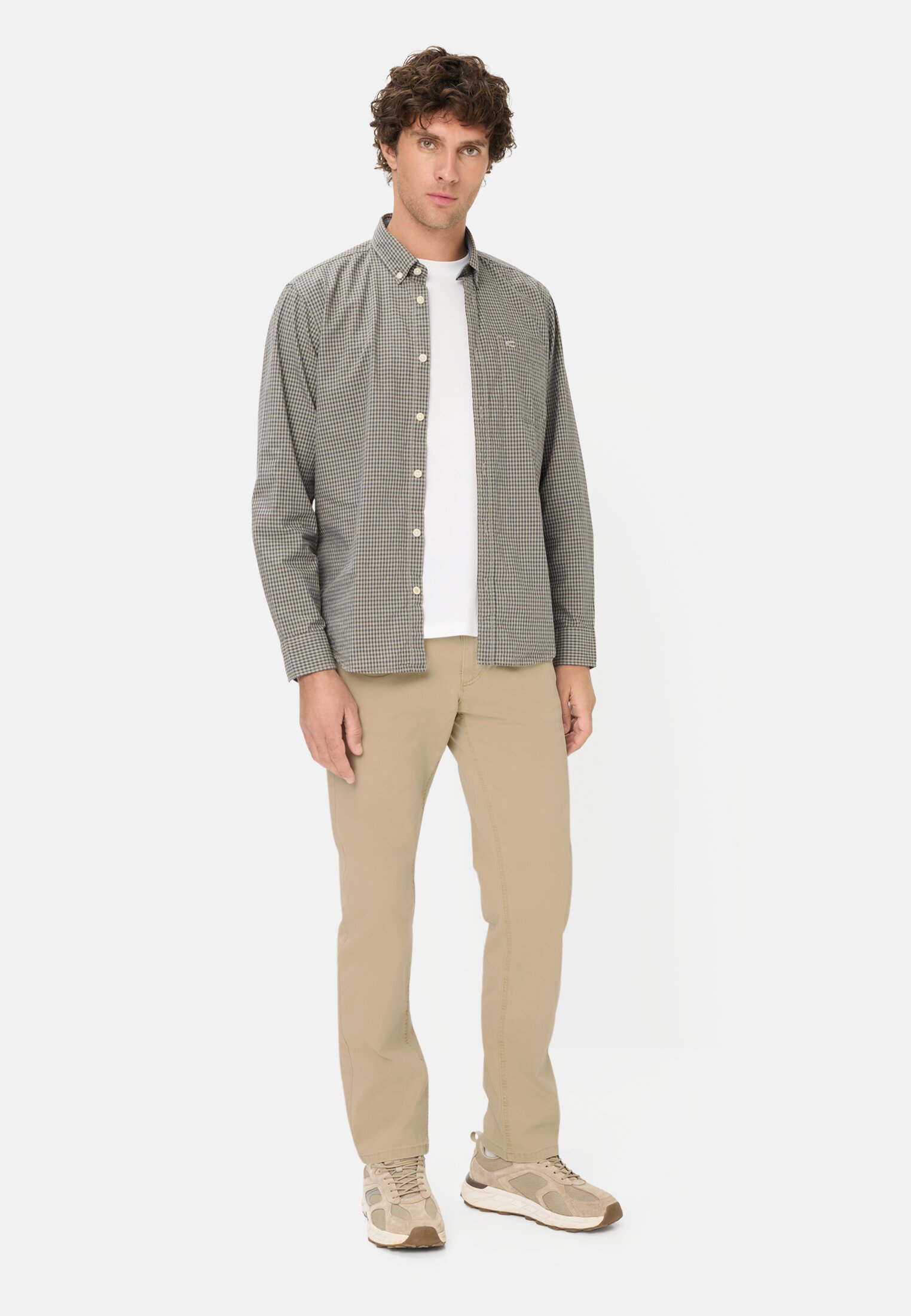 Herren Relaxed Fit 5-Pocket Hose Beige getragen vorne Ganzkörper