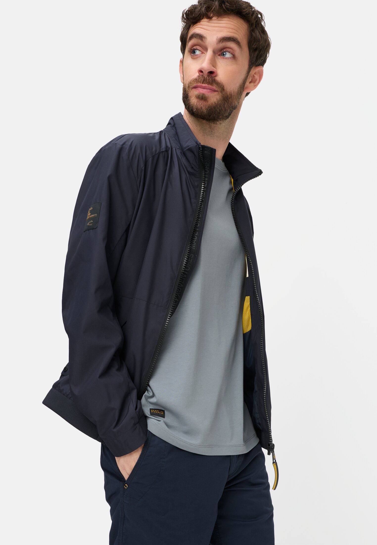 Herren fleXXXactive® T-Shirt mit Rundhalsausschnitt Stormy getragen emotional