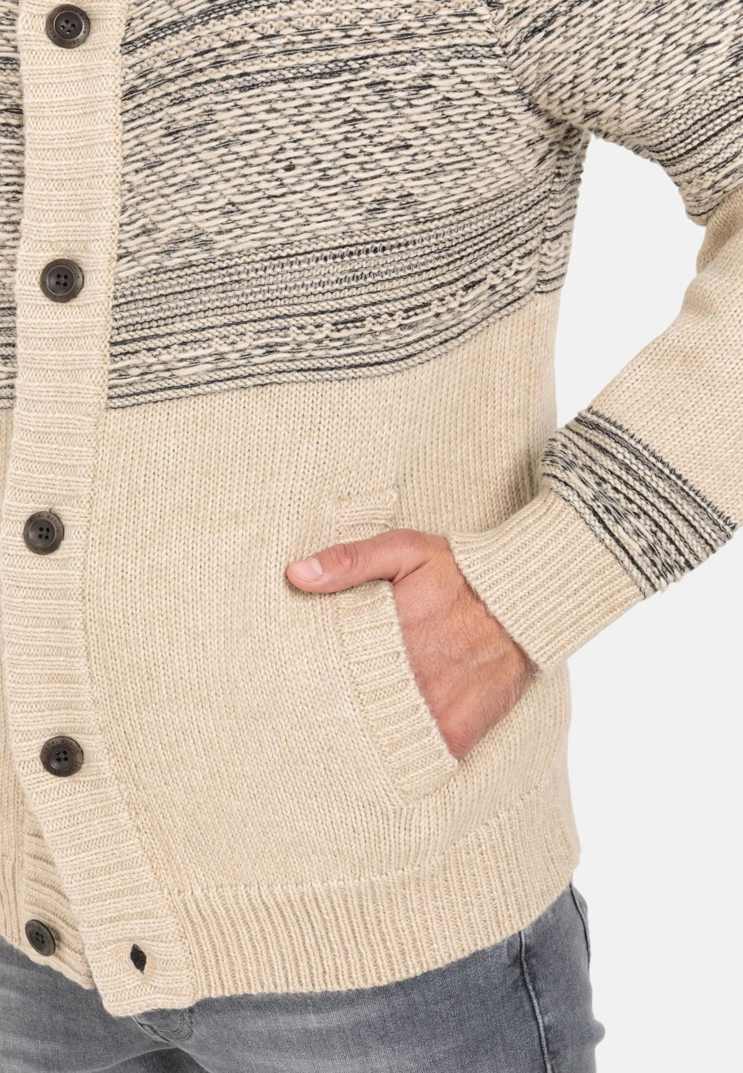 Geknöpfte Strickjacke für Herren in Beige | M