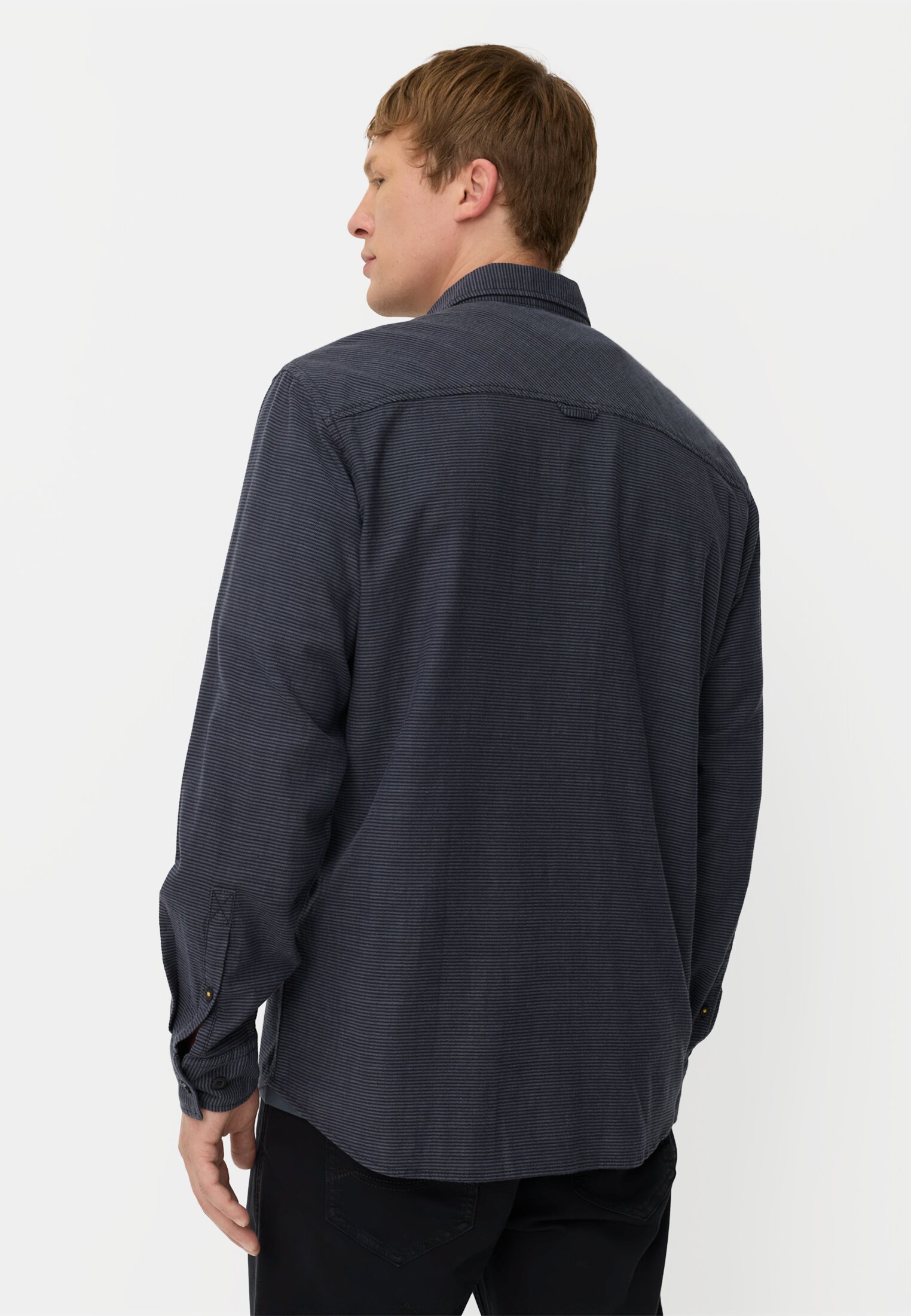 Herren Karohemd mit Brusttasche Navyblau getragen hinten
