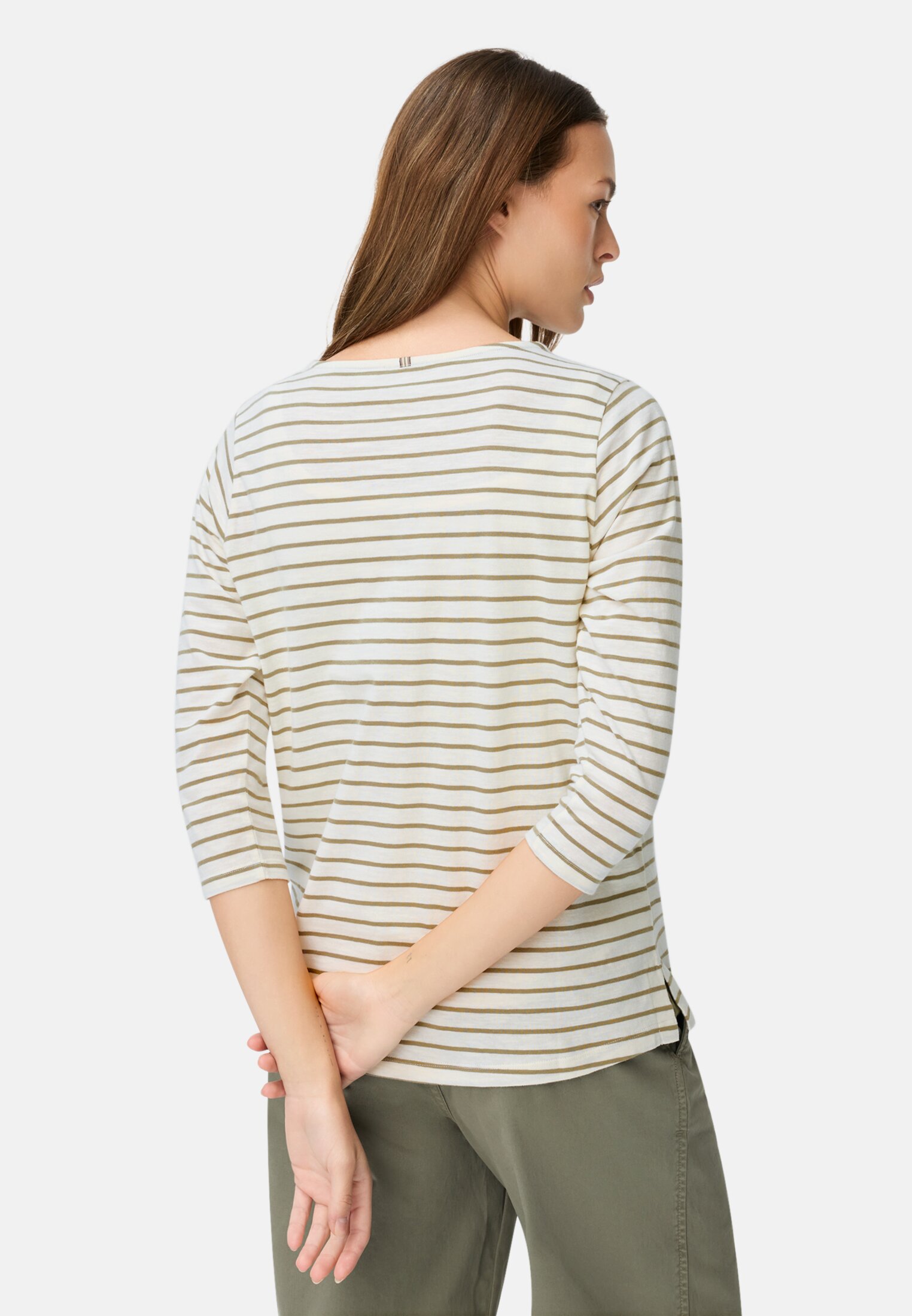 Women 3/4-sleeve T-shirt with side slits Light khaki worn back