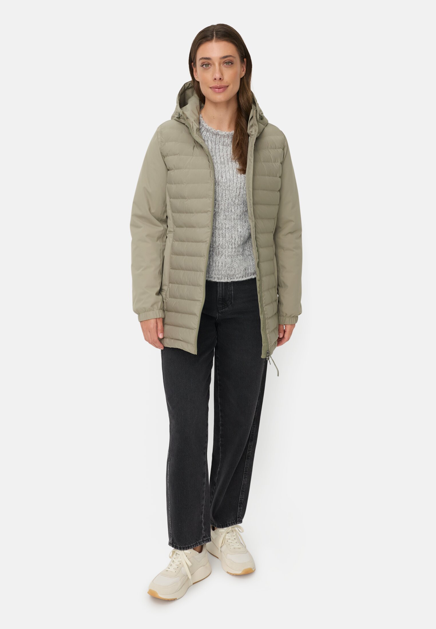 Damen teXXXactive® Funktionsjacke aus atmungsaktiven Material Salbei getragen vorne Ganzkörper