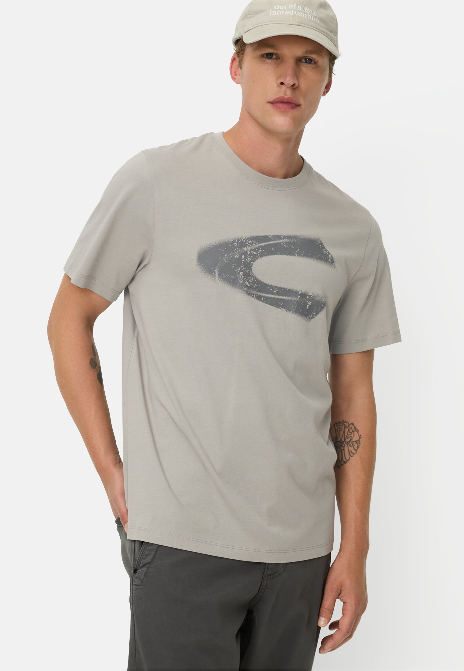 Men T-shirt with logo print made of organic cotton Grey worn emotional