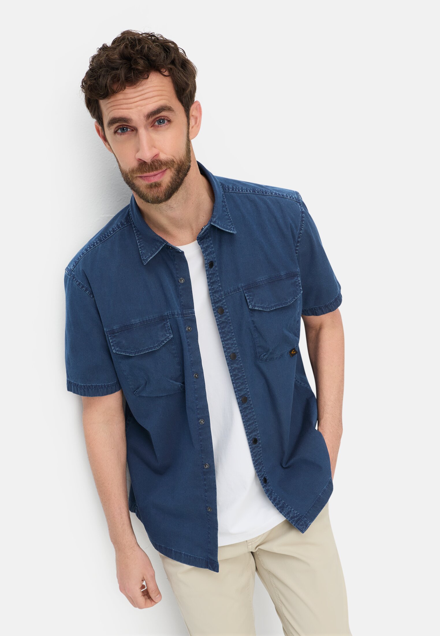 Men Shirt with flap pockets Indigo Blue worn emotional