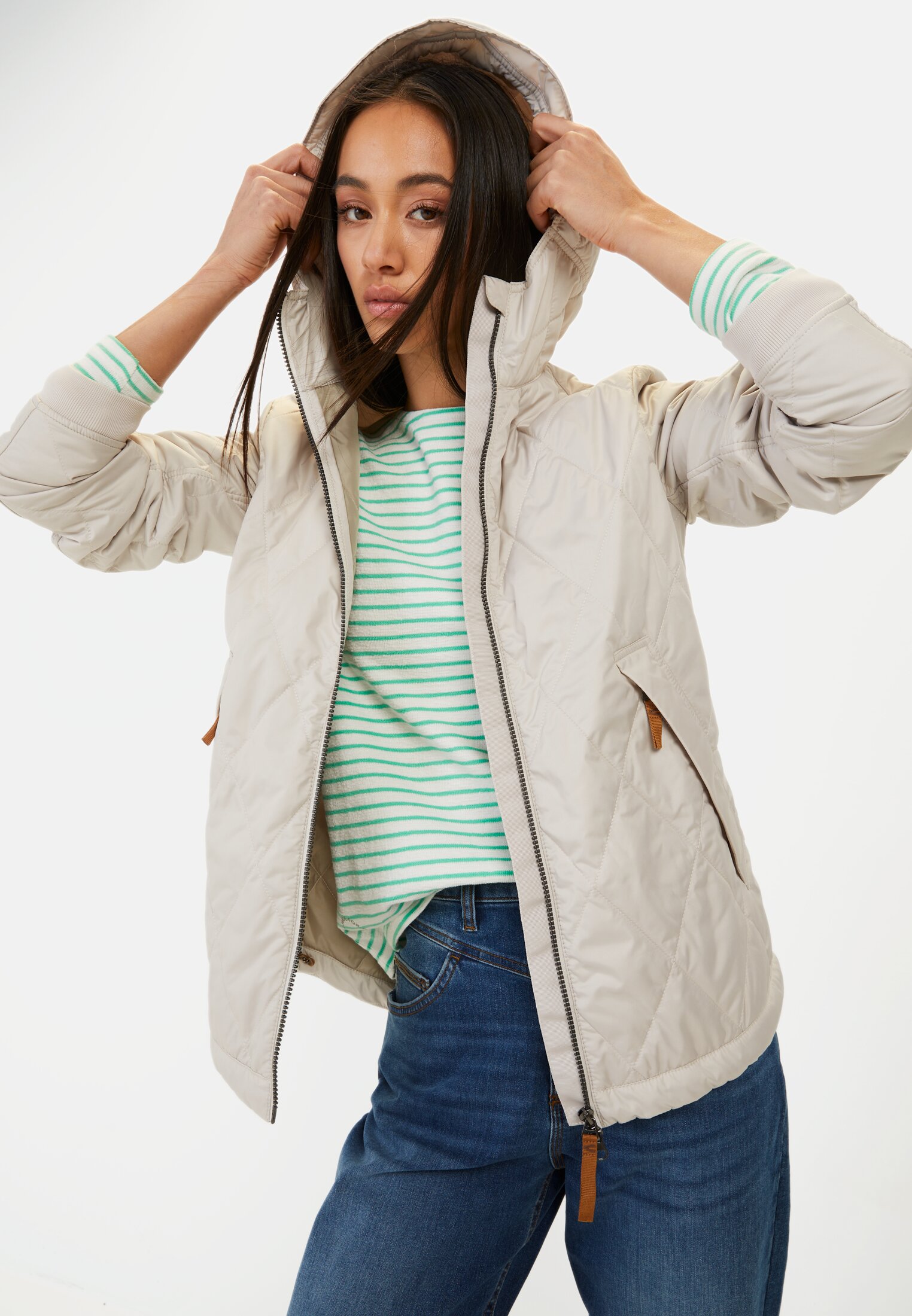 Women Jacket with diamond quilting Pearl white worn emotional