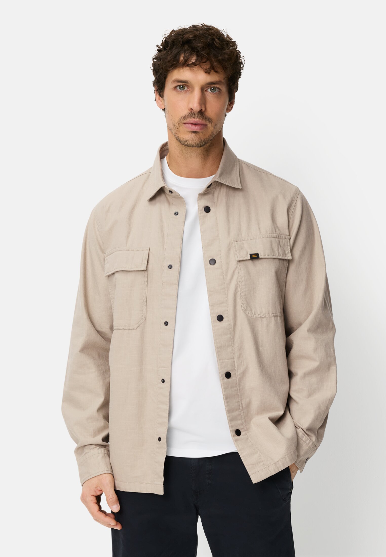 Heren Overshirt met zakken Beige gedragen voor