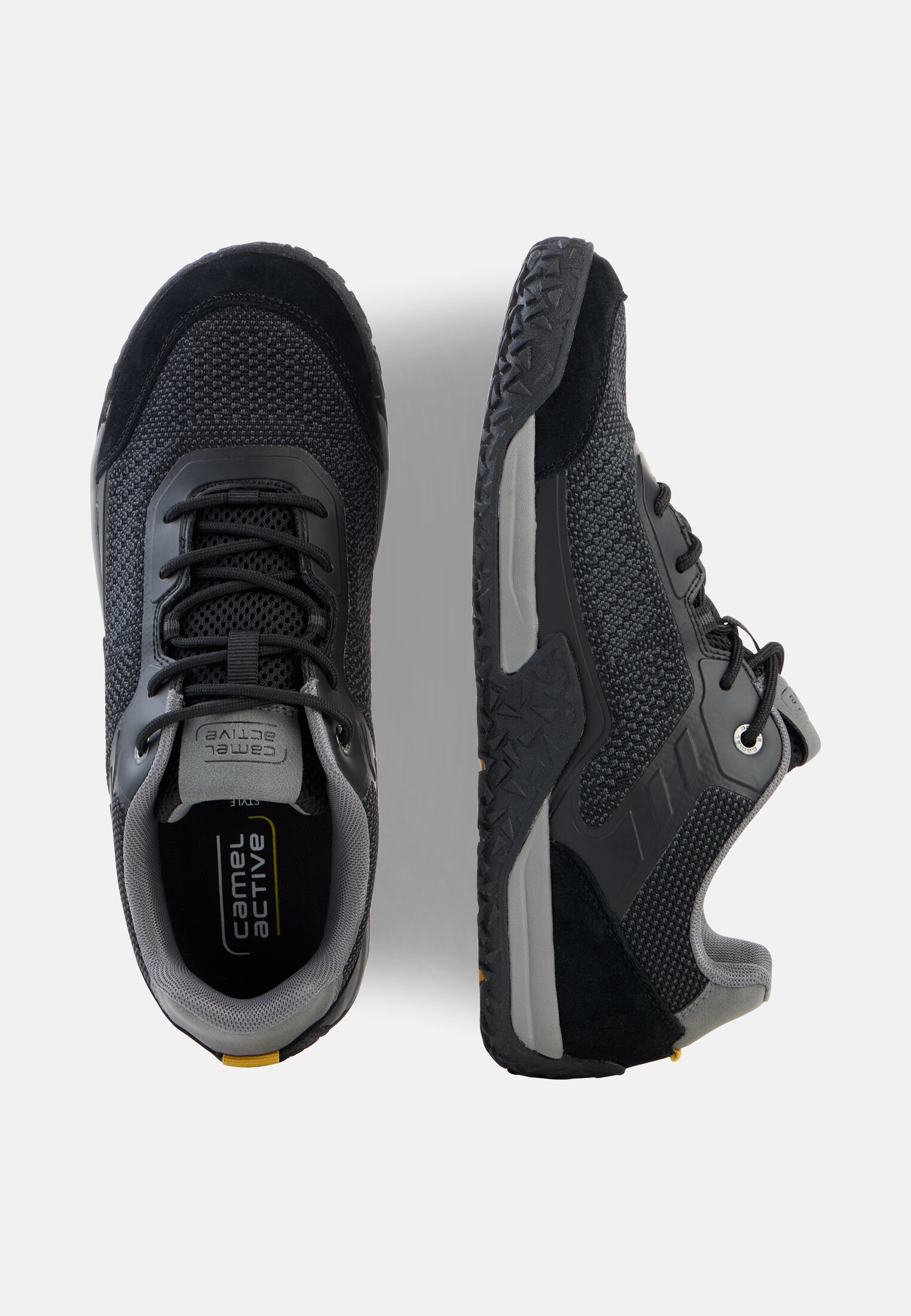 Men Low sneaker with flexible soft sole Black frontal top