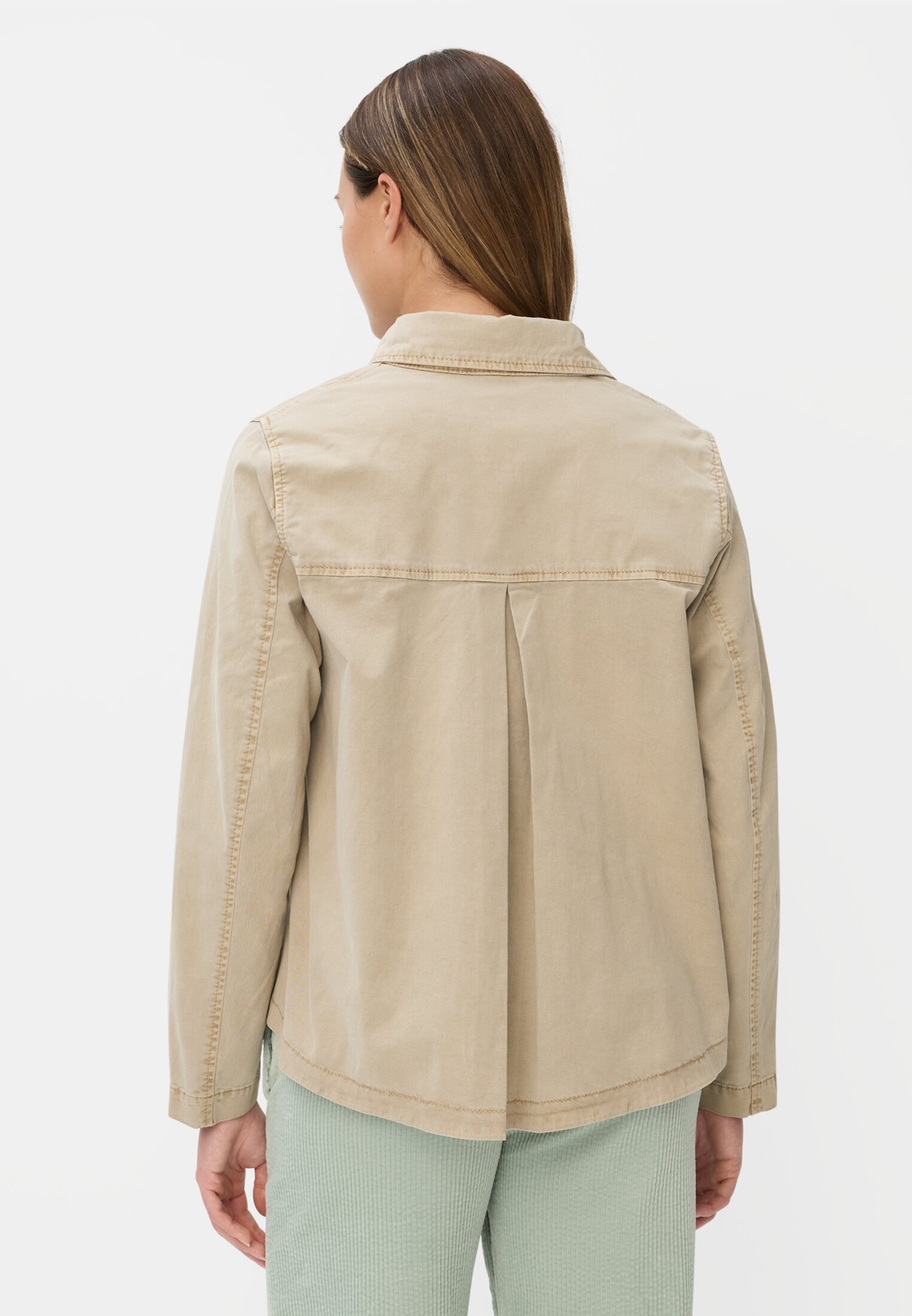 Damen Blazer mit Pattentaschen Beige getragen hinten