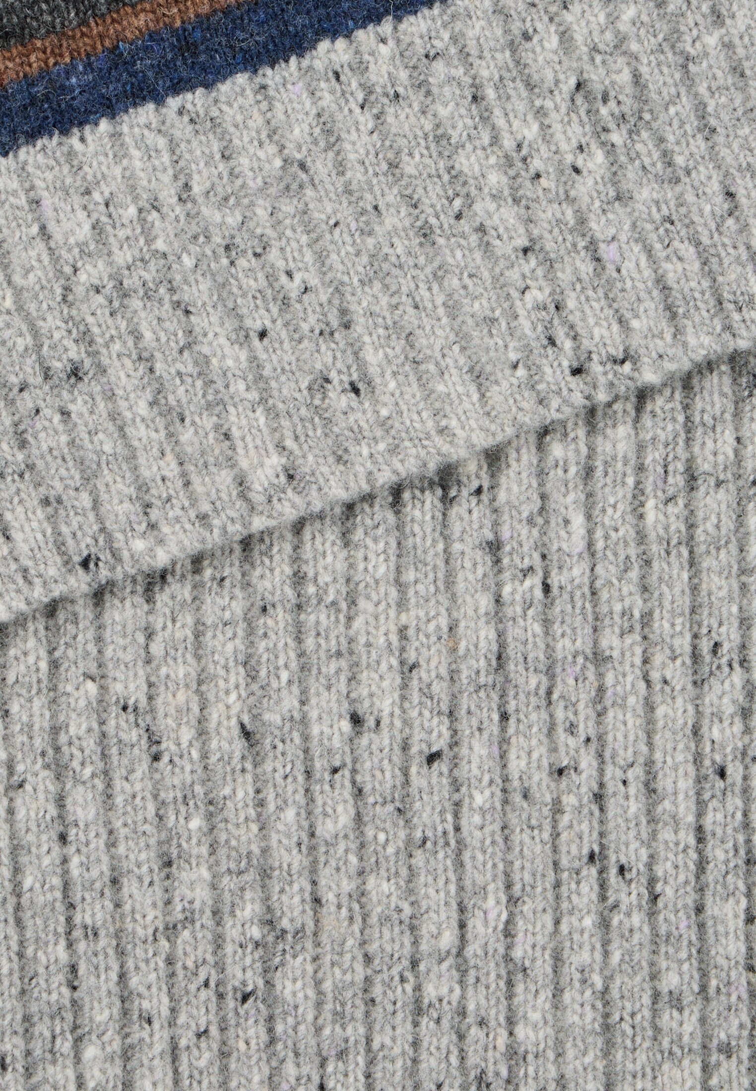 Herren Strickschal aus Wollgemisch Grau frontal hinten