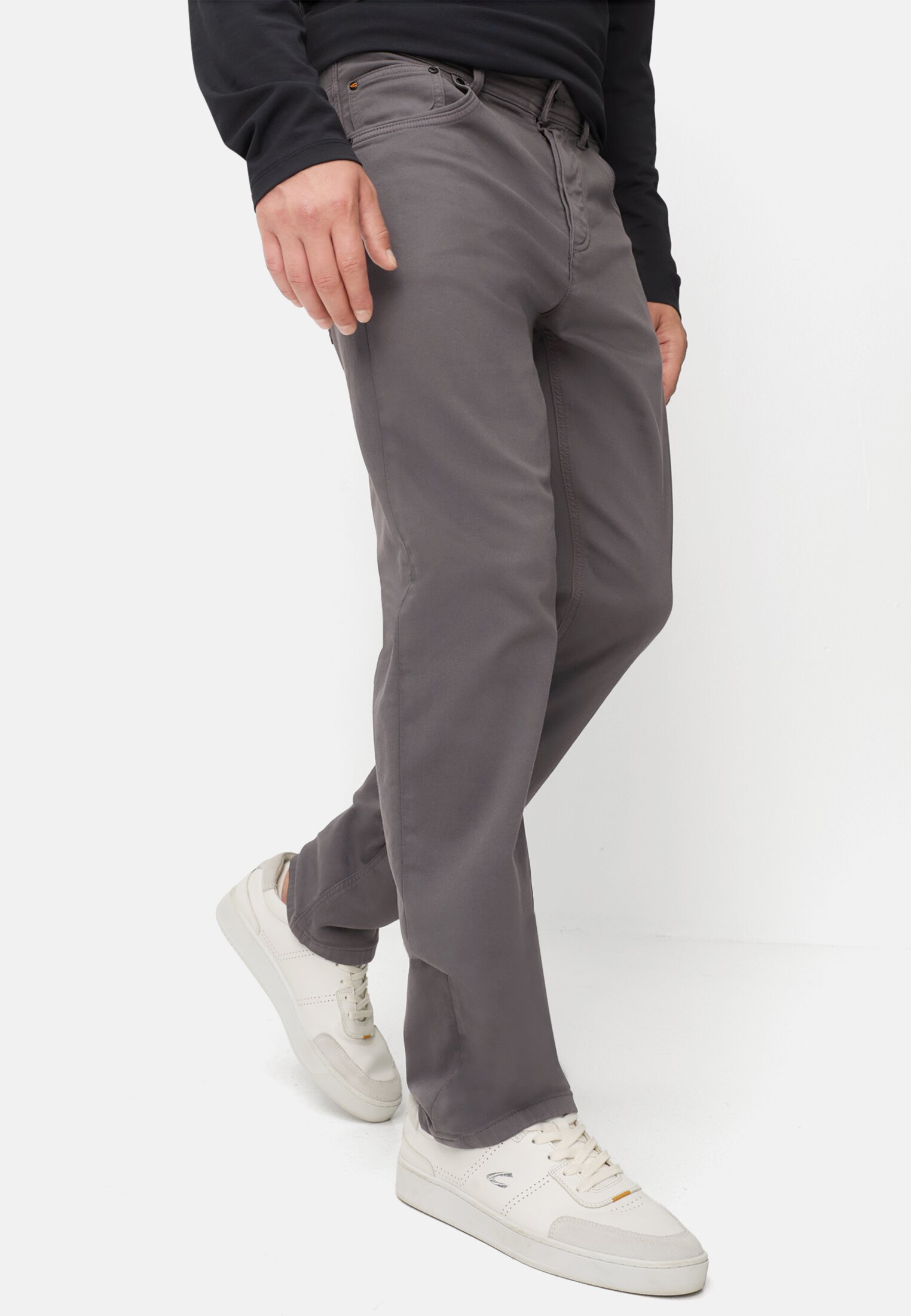 Herren Regular Fit fleXXXactive© Hose Graphitgrau getragen emotional