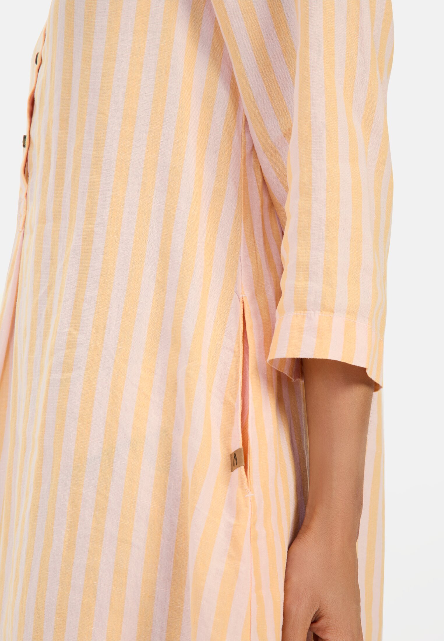 Women Midi dress with back pleat Orange worn detail close