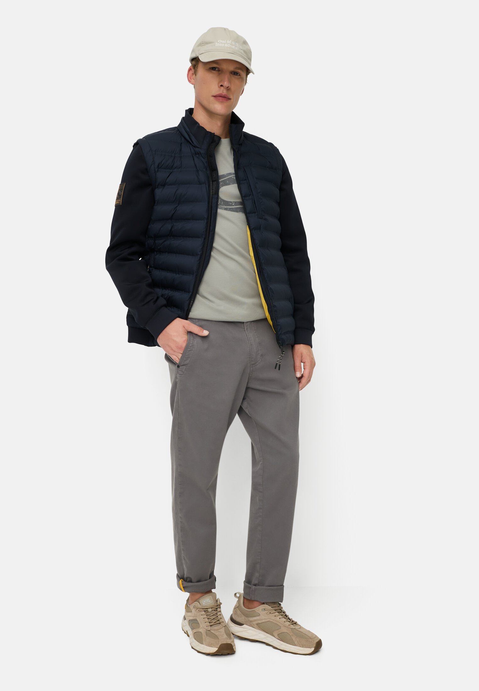 Heren fleXXXactive® Regular Fit Explorer Chino gedragen voor lichaam compleet