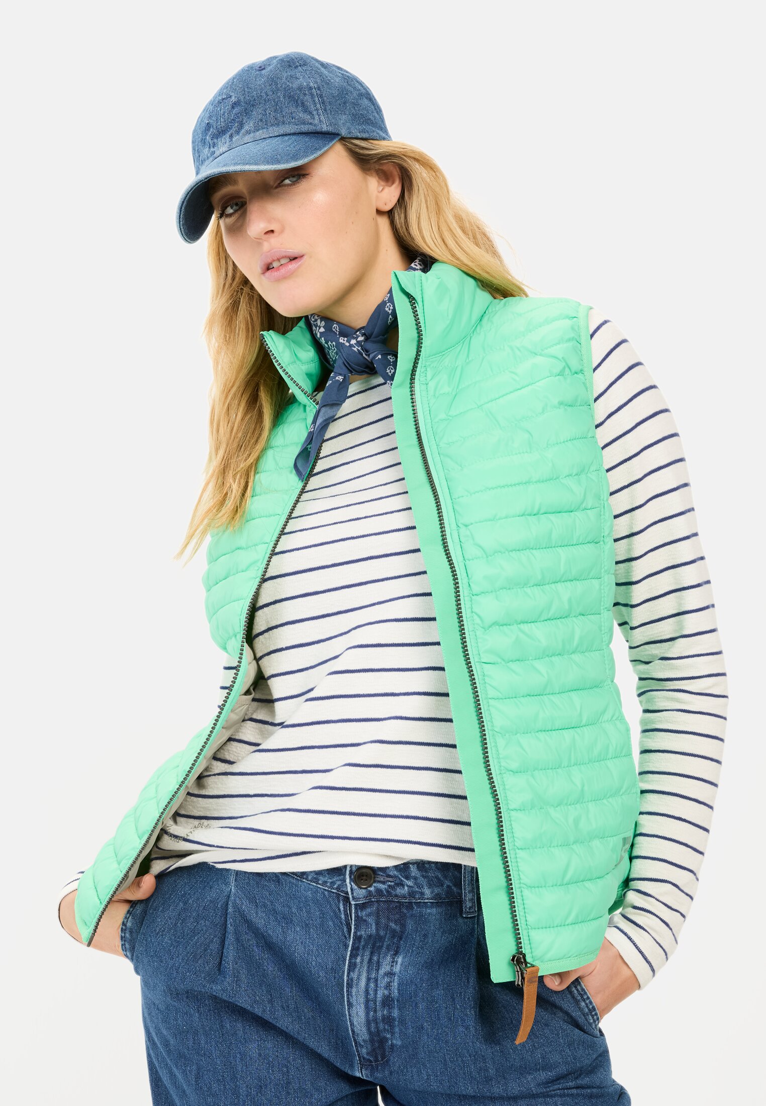 Women Quilted vest with reflective details Peppermint worn front
