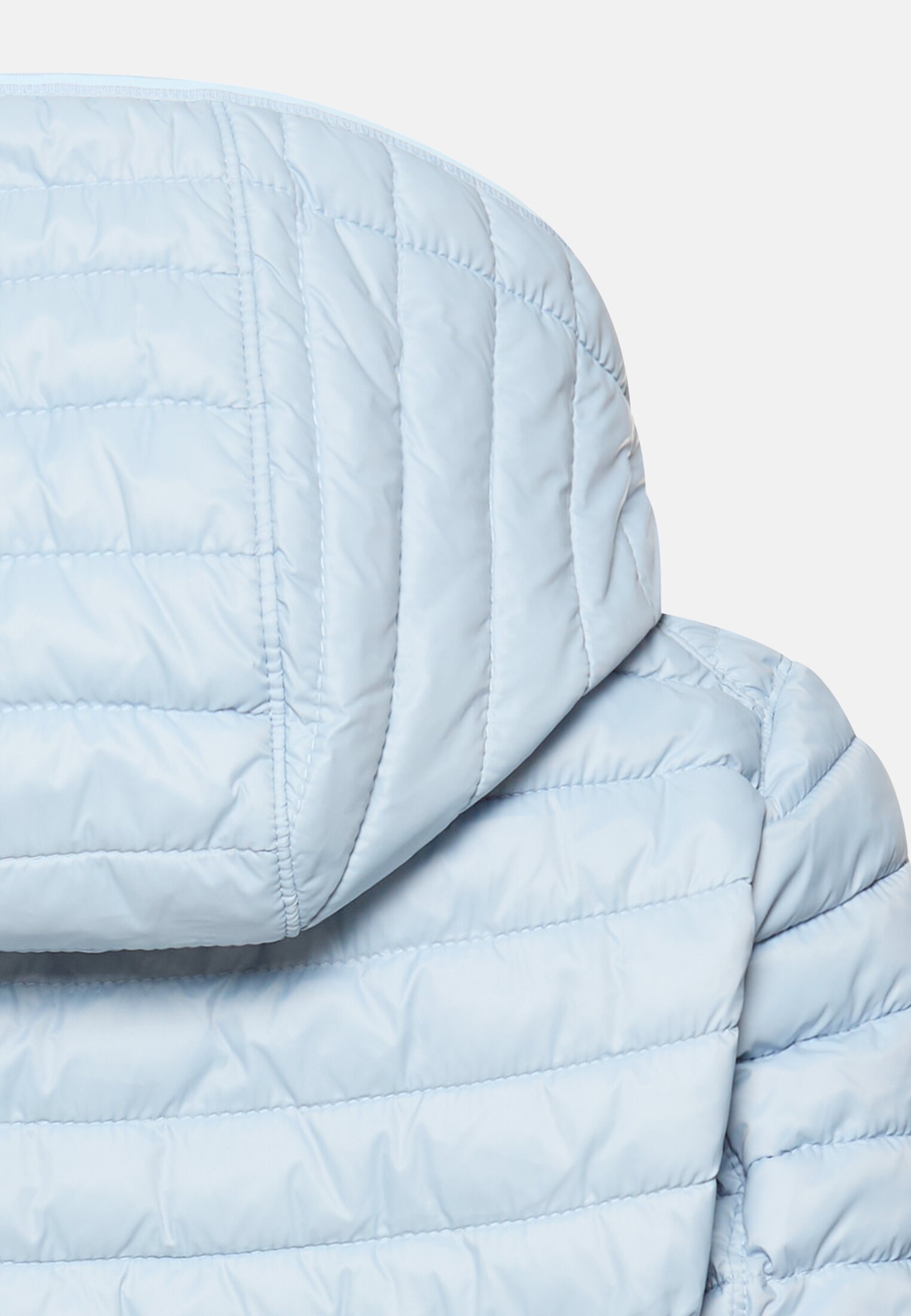 Damen Leichte Steppjacke aus recyceltem Polyamid Hellblau hinten nah