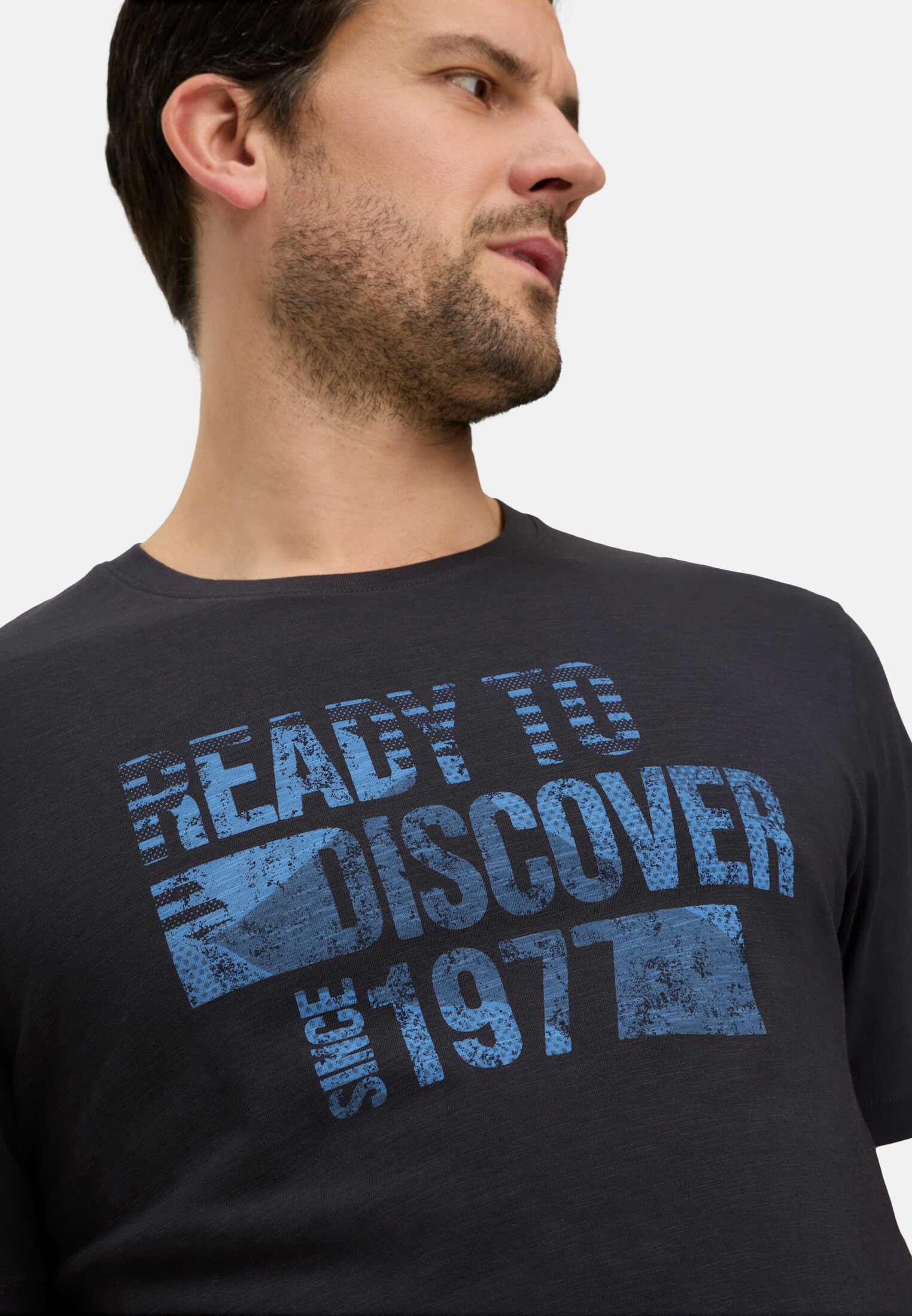 Men T-shirt made of pure cotton Dark Blue worn detail close