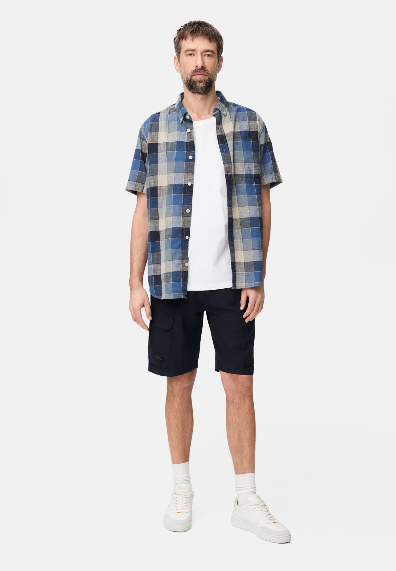 Herren Cargo Shorts mit Tunnelzug Dunkelblau getragen vorne Ganzkörper