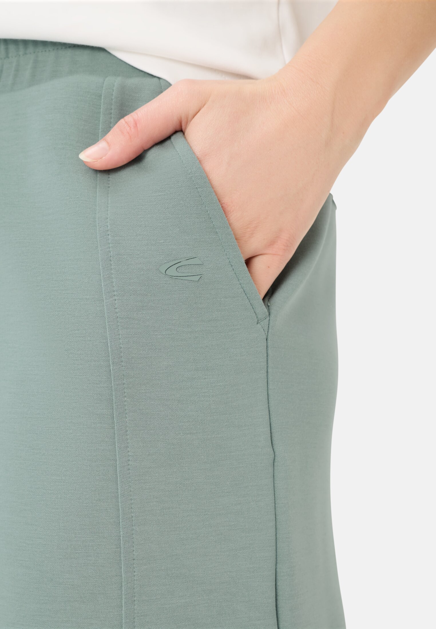 Damen Hose mit Tunnelzug Jadeblau getragen detailliert nah
