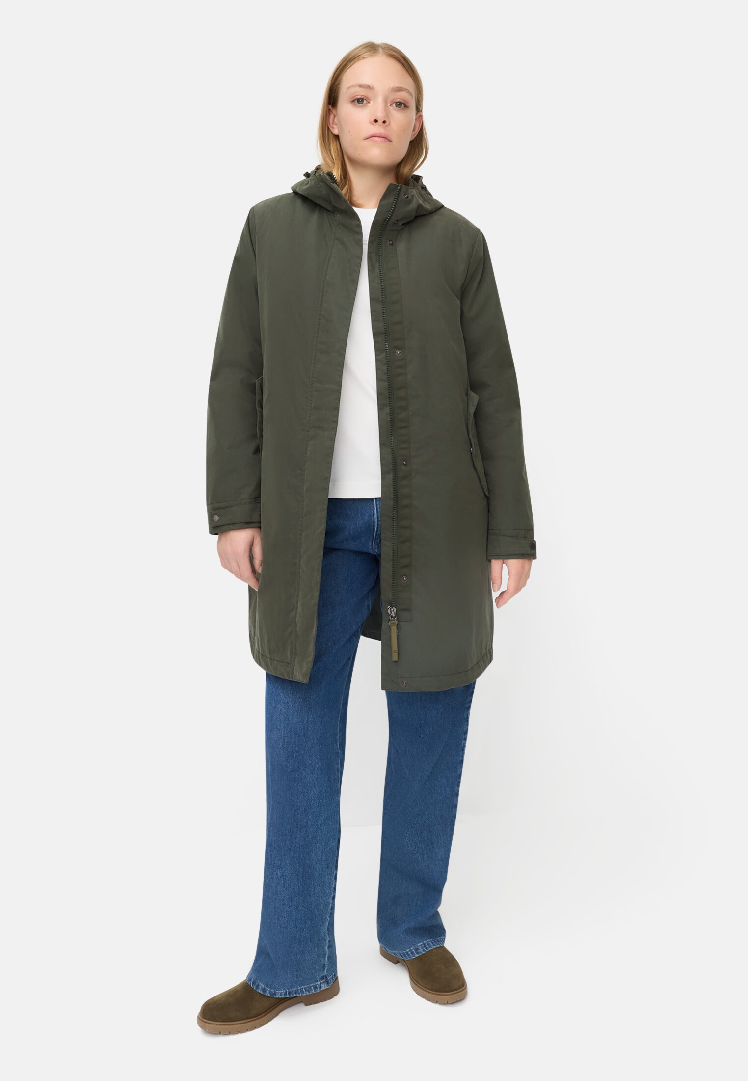 Damen 2-in-1 Parka mit herausnehmbarem Innenfutter Waldgrün getragen vorne Ganzkörper