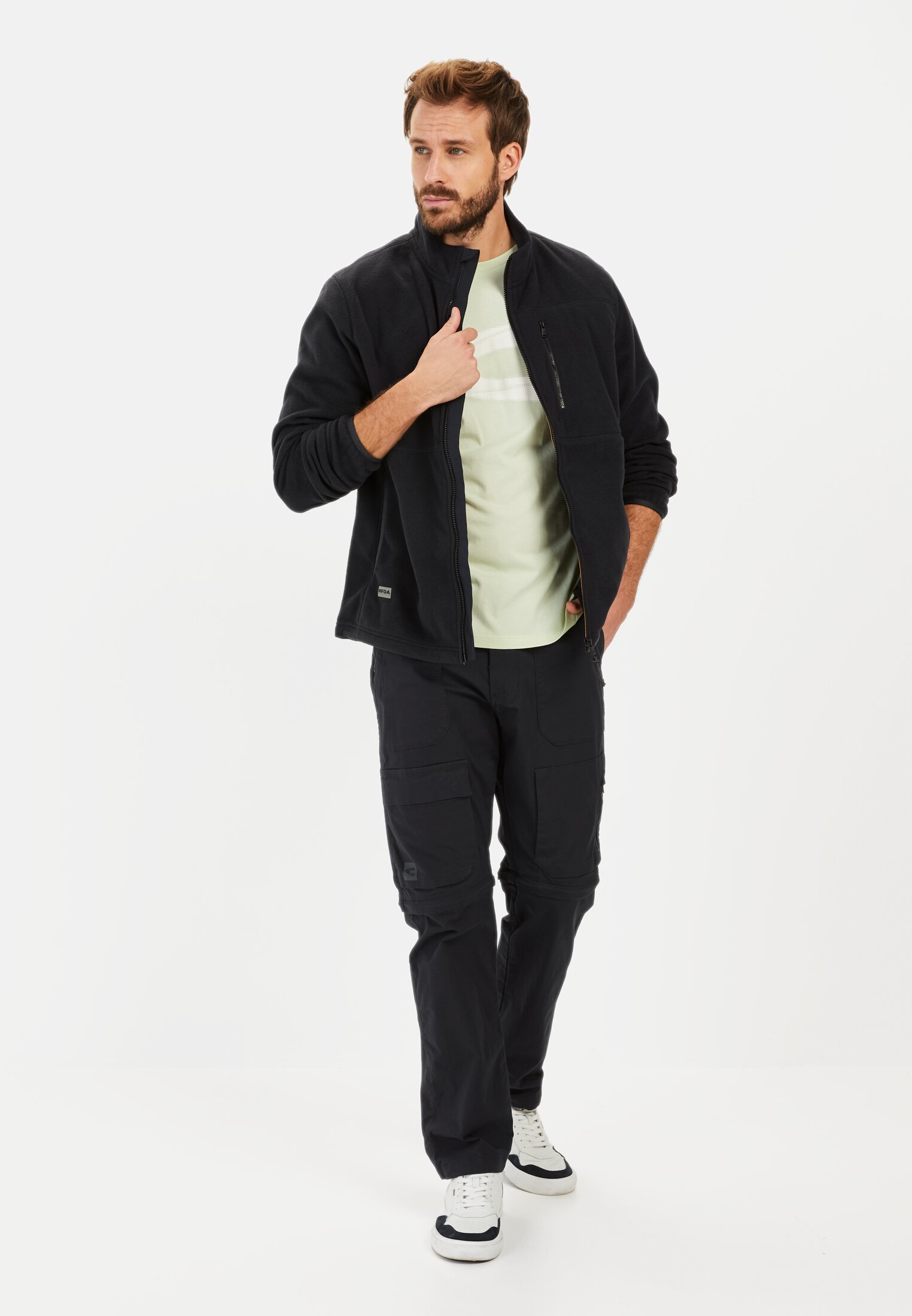 MI_09700-5T02-70_M3-00 Men T-shirt made from organic cotton Green worn front full body