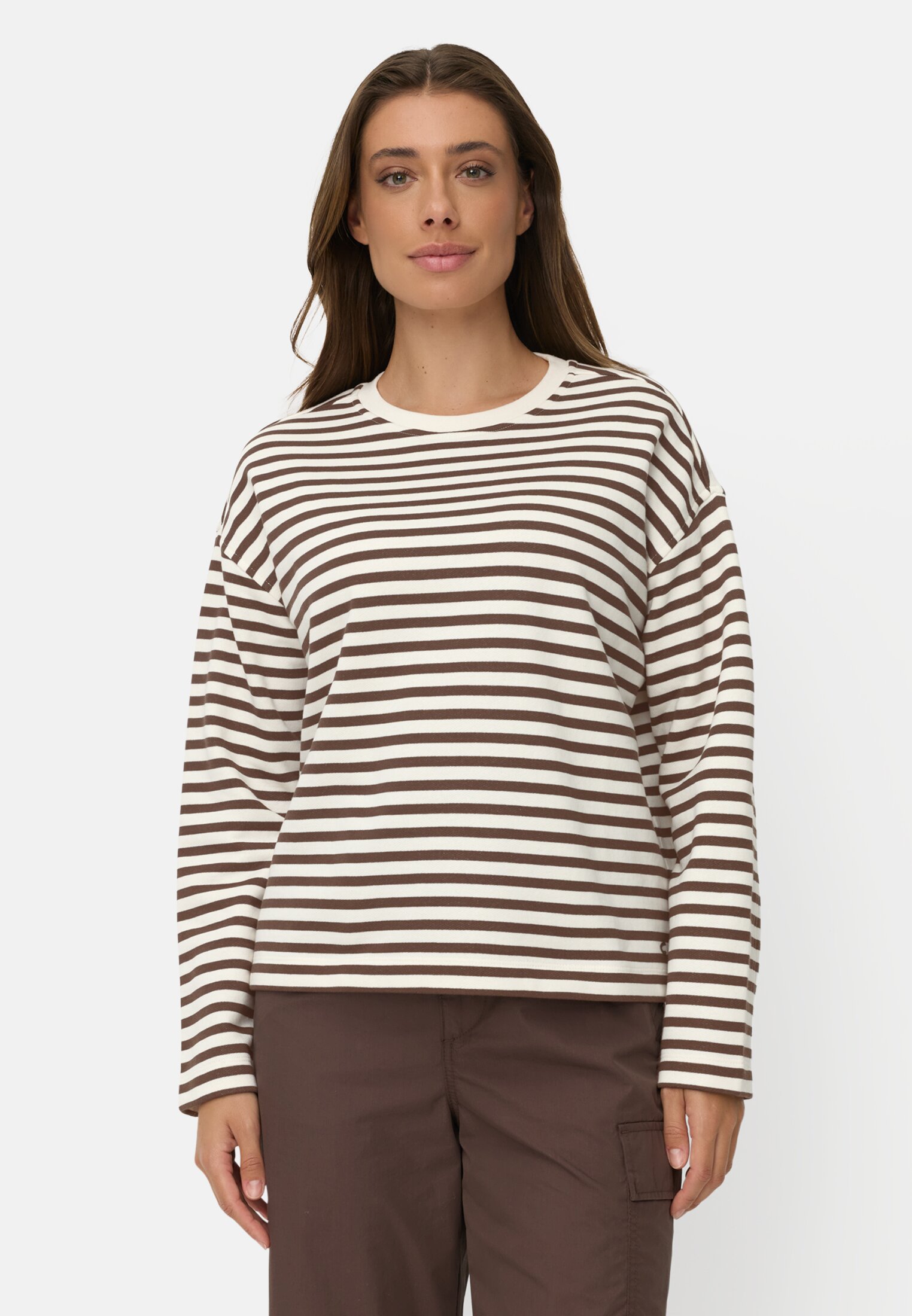 Damen Sweatshirt aus 100% Baumwolle Braun getragen vorn