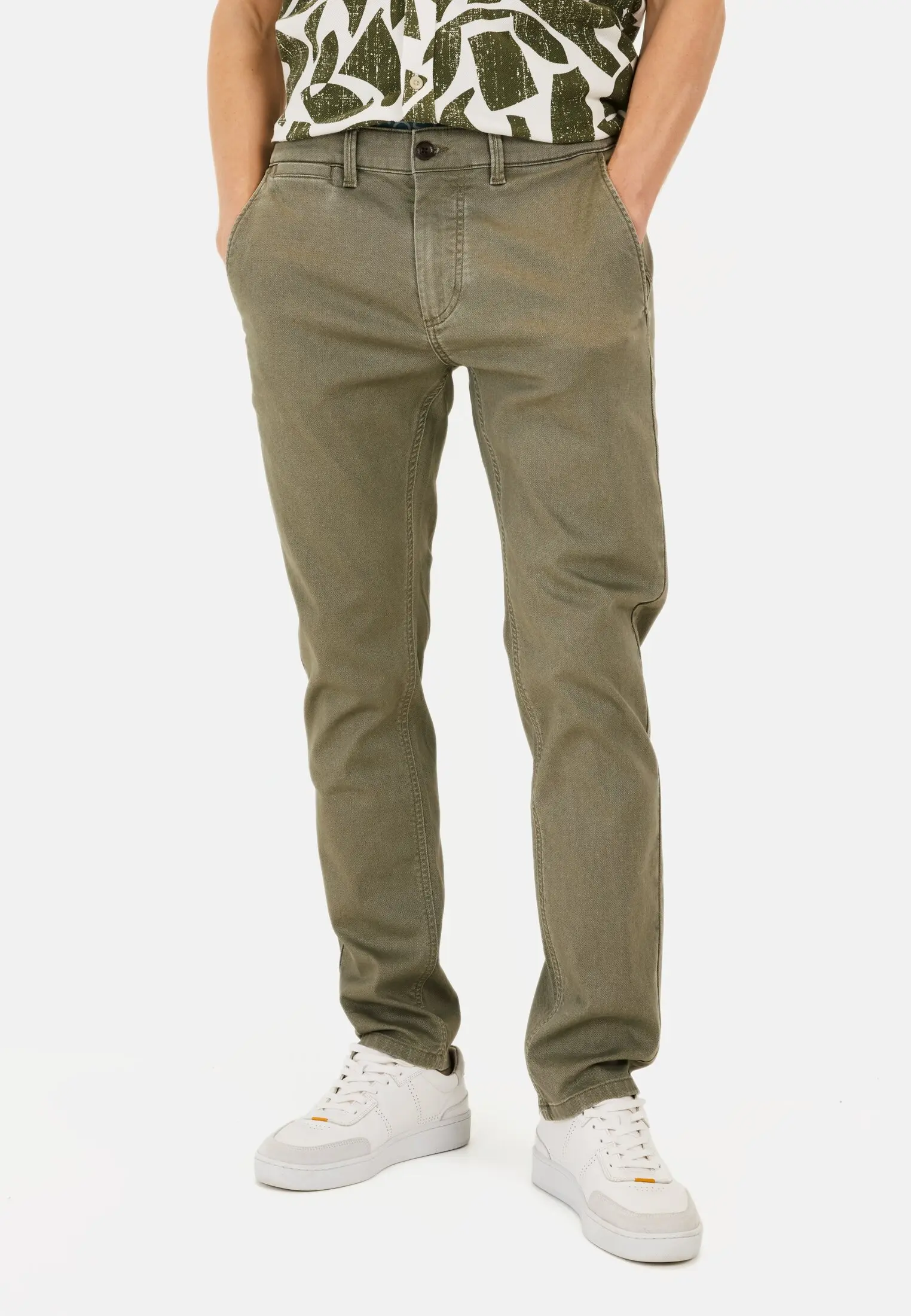 Herren Basic Chino Slim Fit Grün getragen vorn