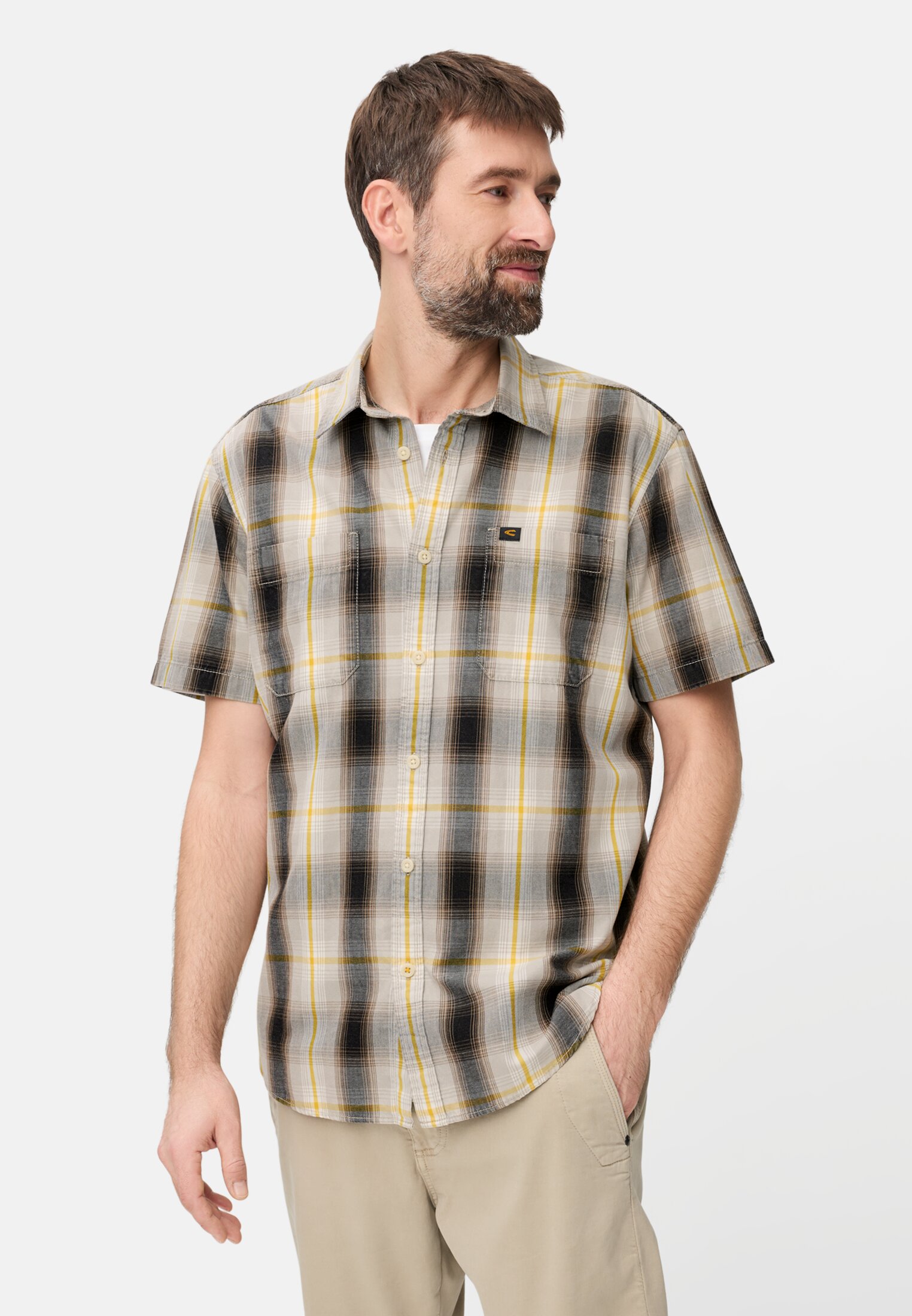 Heren kortemouwen overhemd met borstzakken Zonnegeel gedragen voor