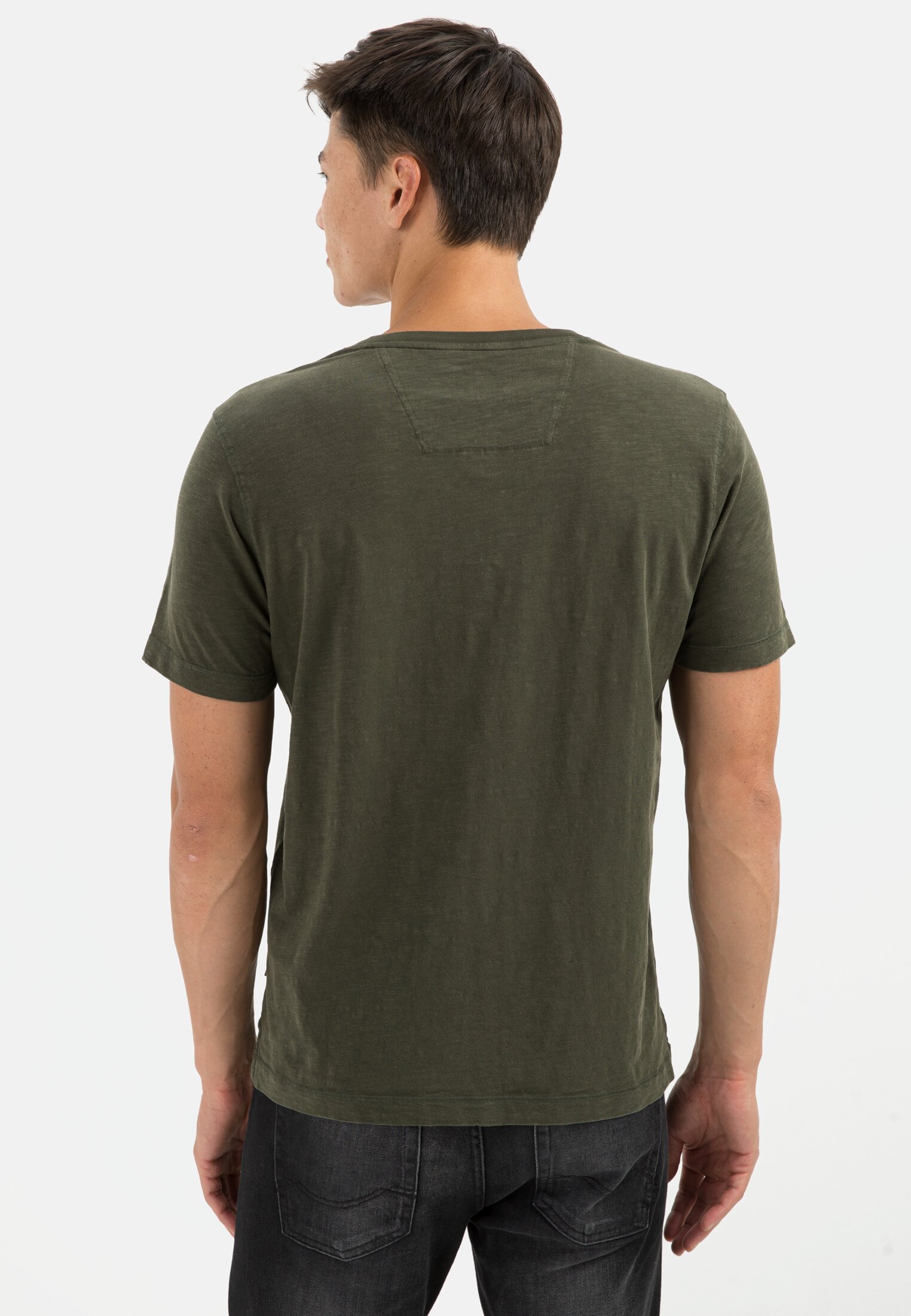Herren Henley Shirt mit kurzem Arm aus reiner Baumwolle Grün getragen hinten