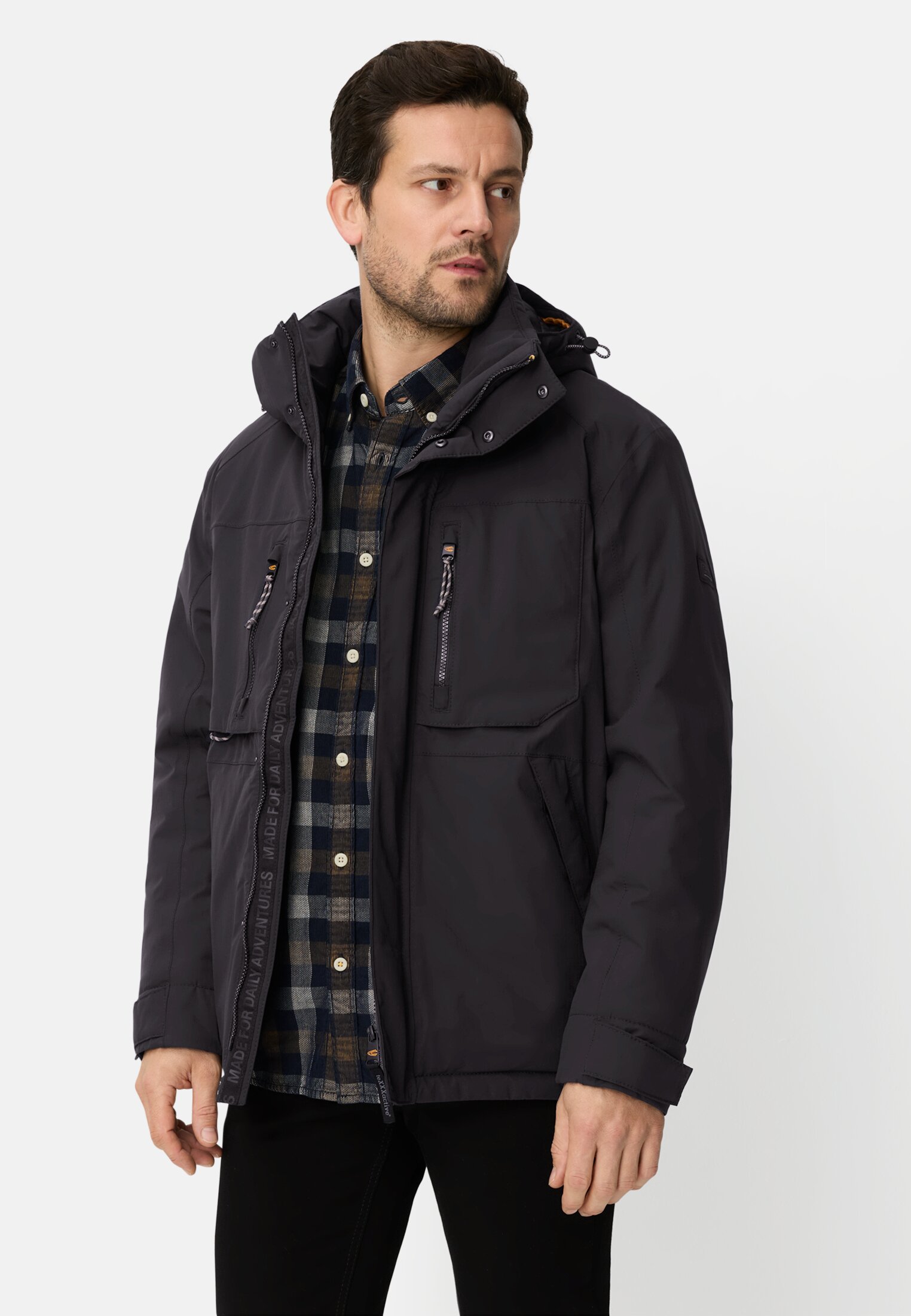 Herren teXXXactive® Jacke mit abnehmbarer Kapuze Navyblau getragen vorn