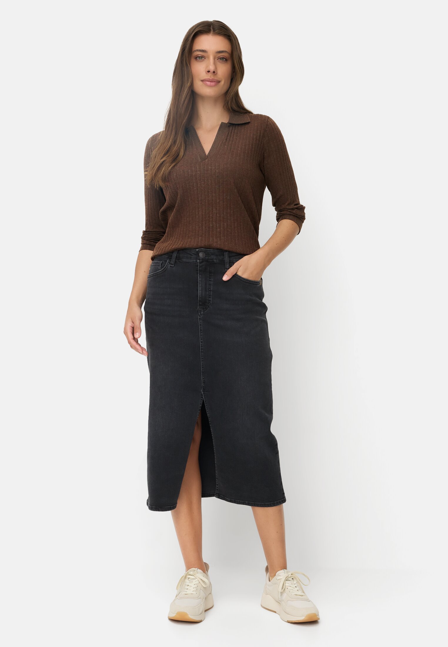 Women Jersey shirt with ribbed collar Brown worn front full body