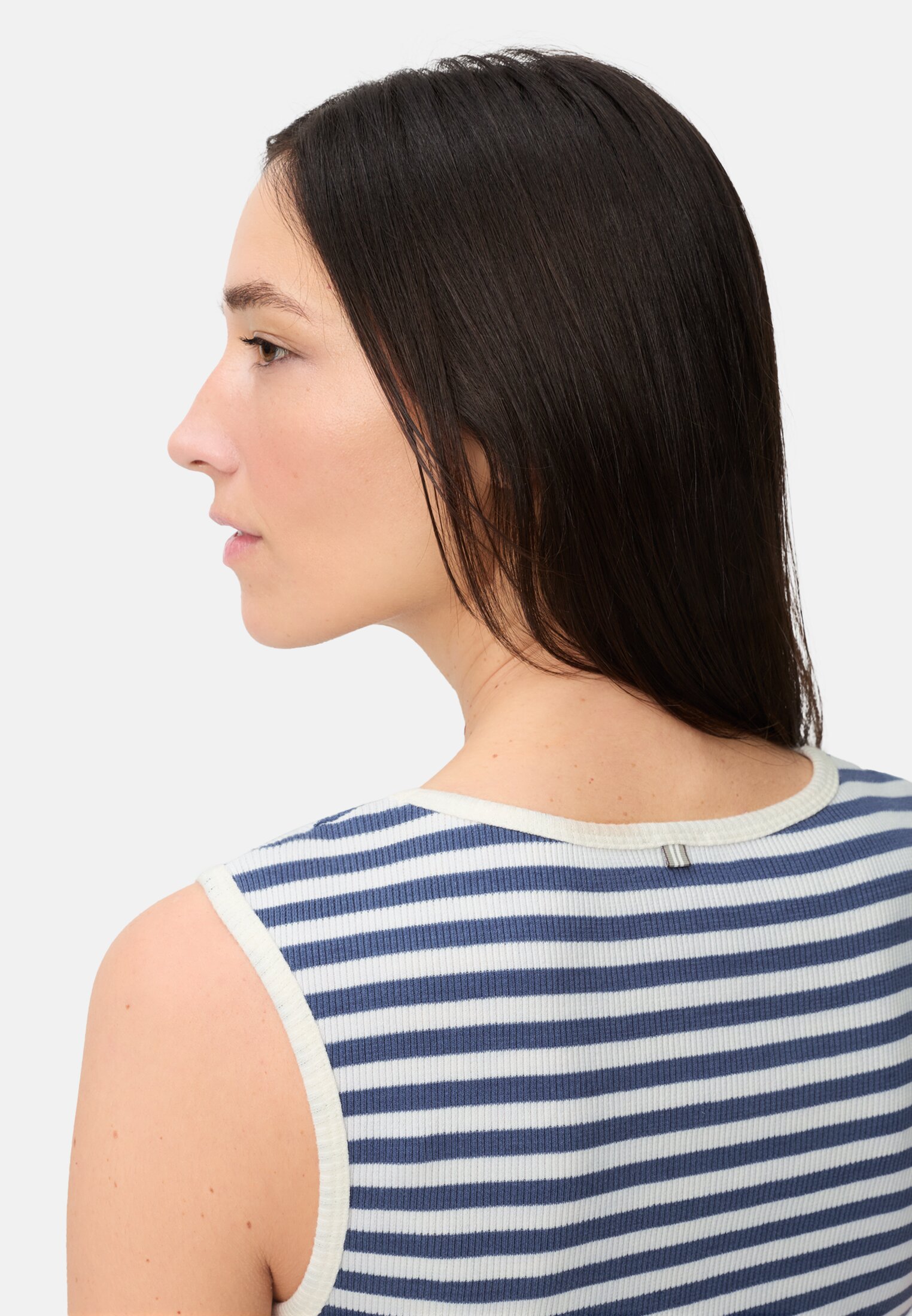 Damen Top mit Rundhalsausschnitt Ozeanblau getragen detailliert nah