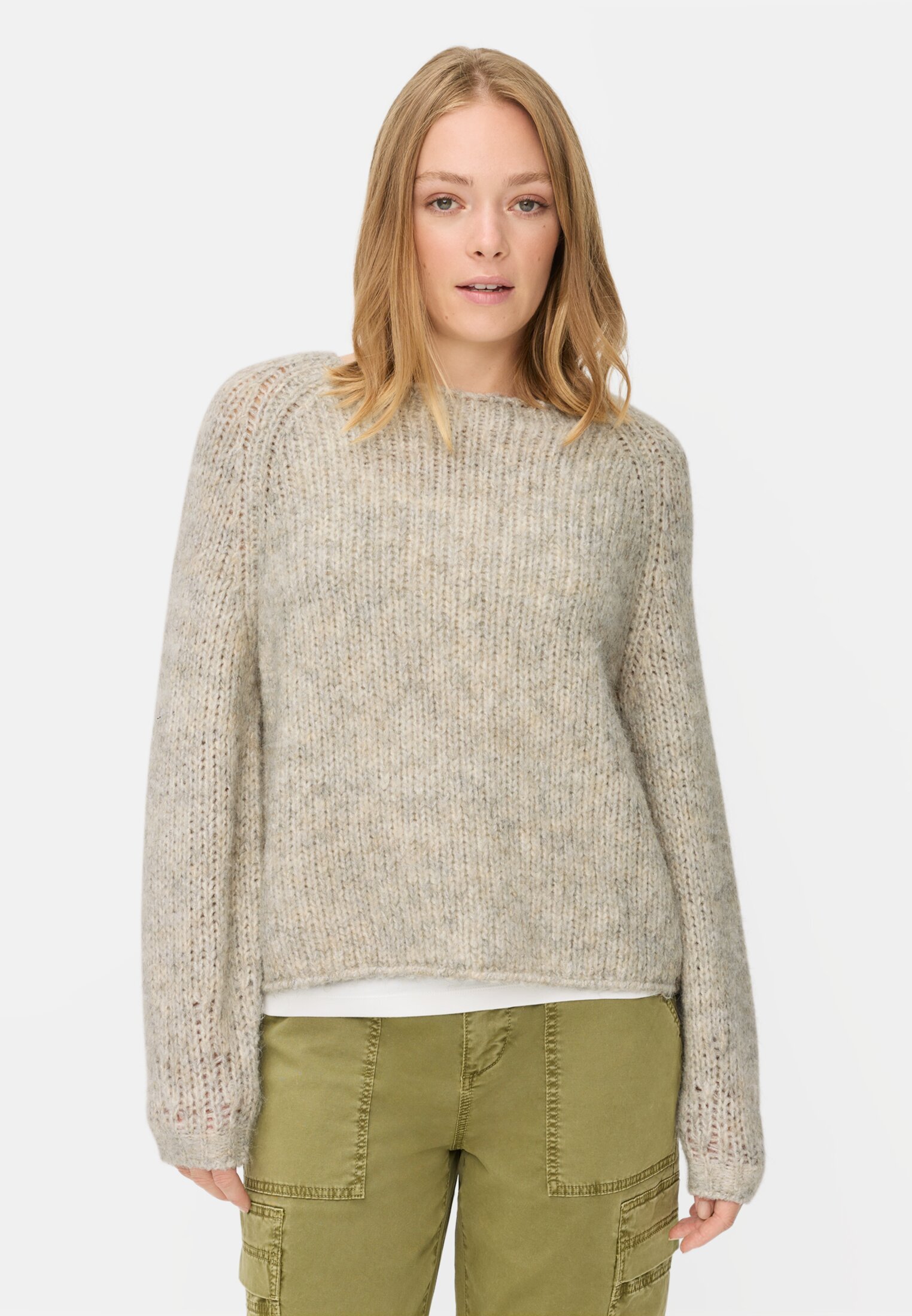 Women Knitted sweater with a crew neck Light gray worn front