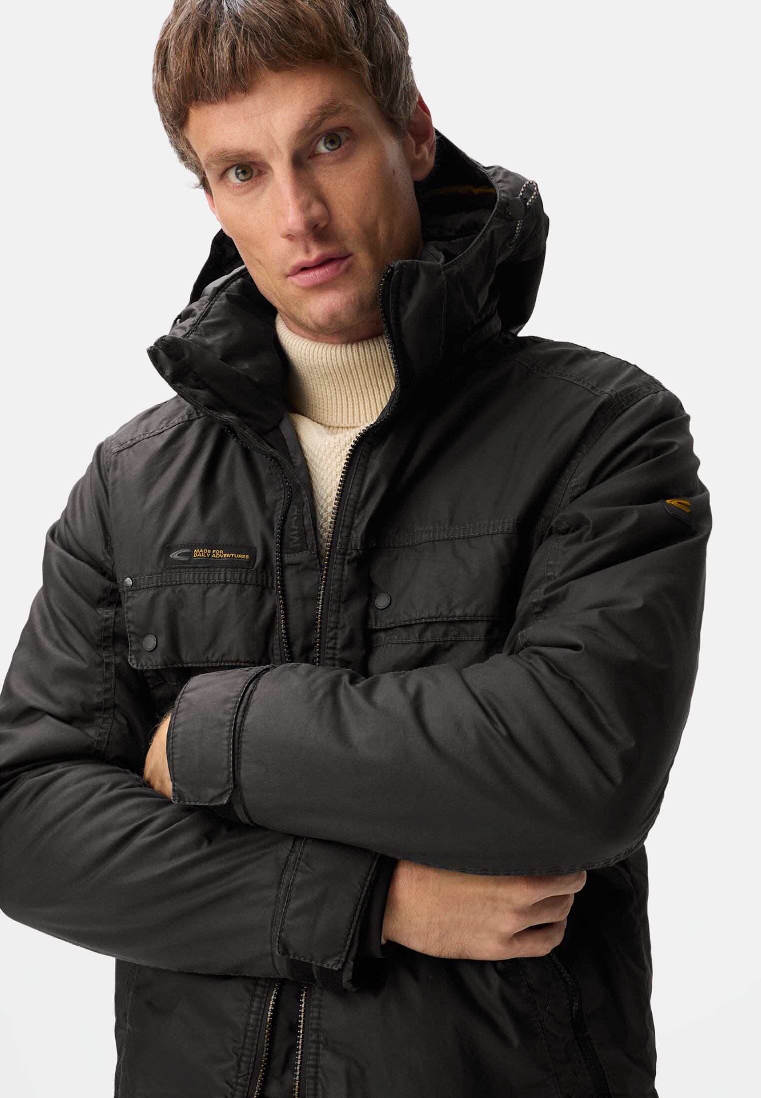 Herren Multipocket Jacke aus gewachster Baumwolle Schwarz getragen emotional