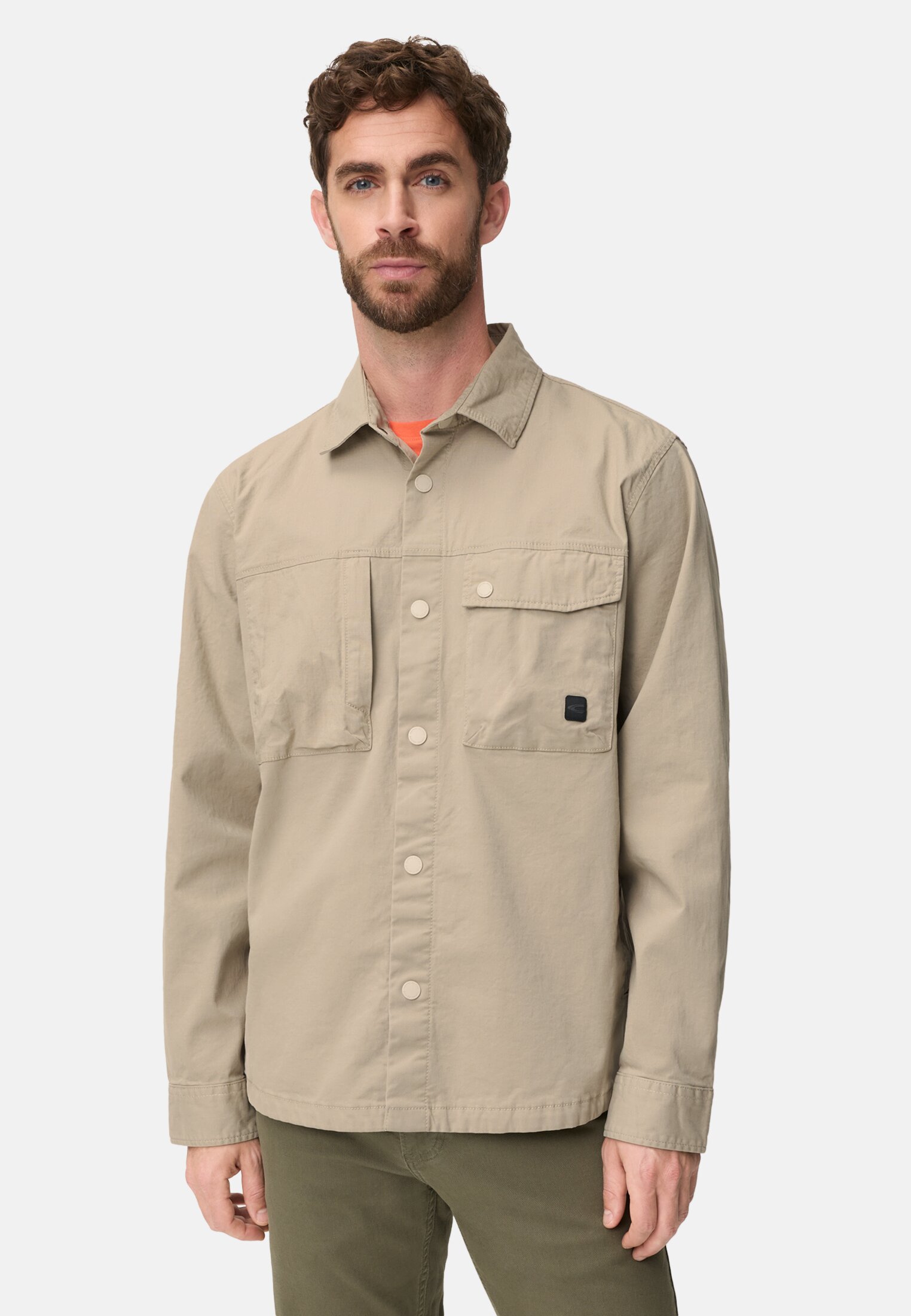 Herren Overshirt mit Taschen Beige getragen vorn
