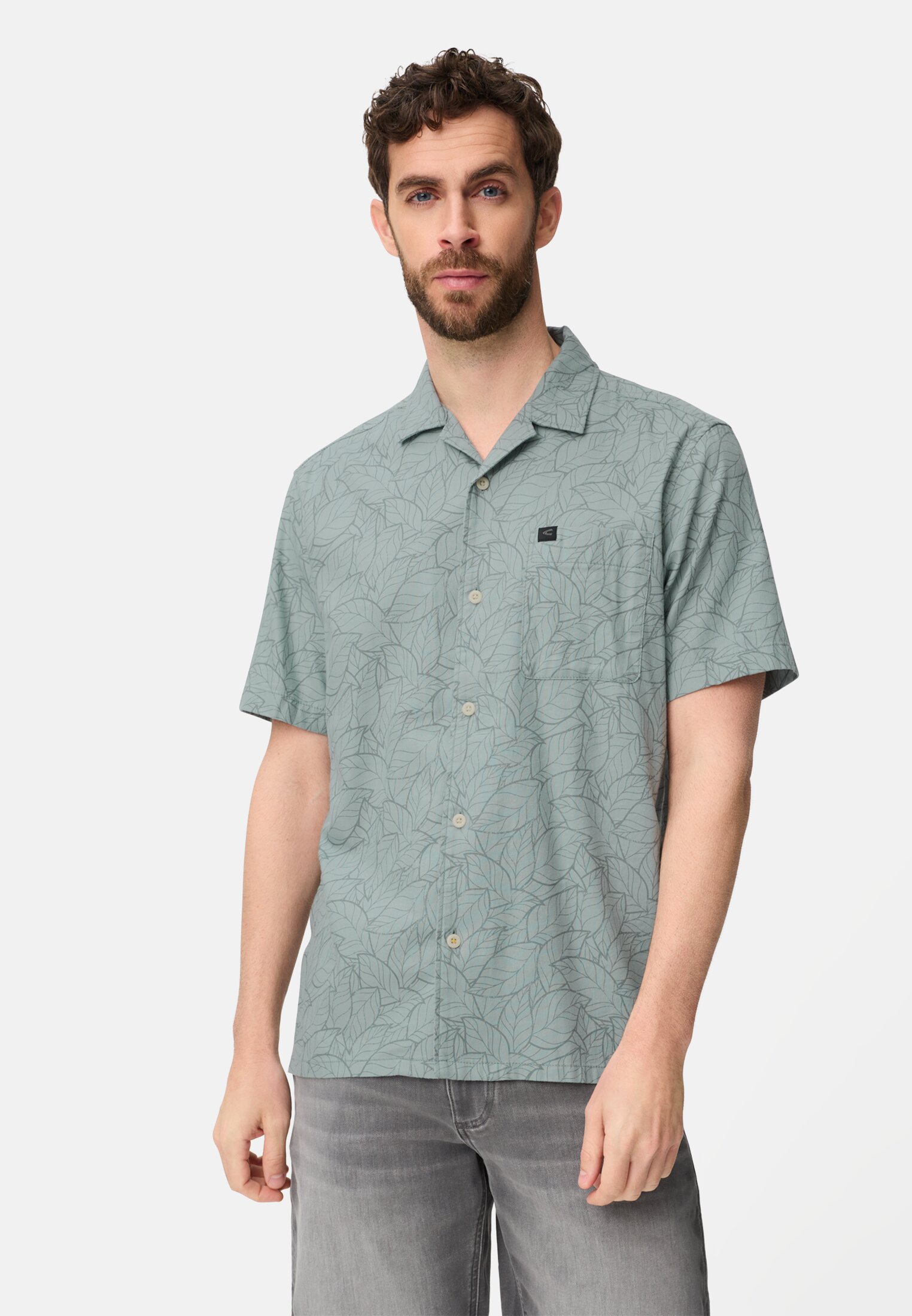 Heren kortemouwen overhemd met borstzakken Stormblauw gedragen voor