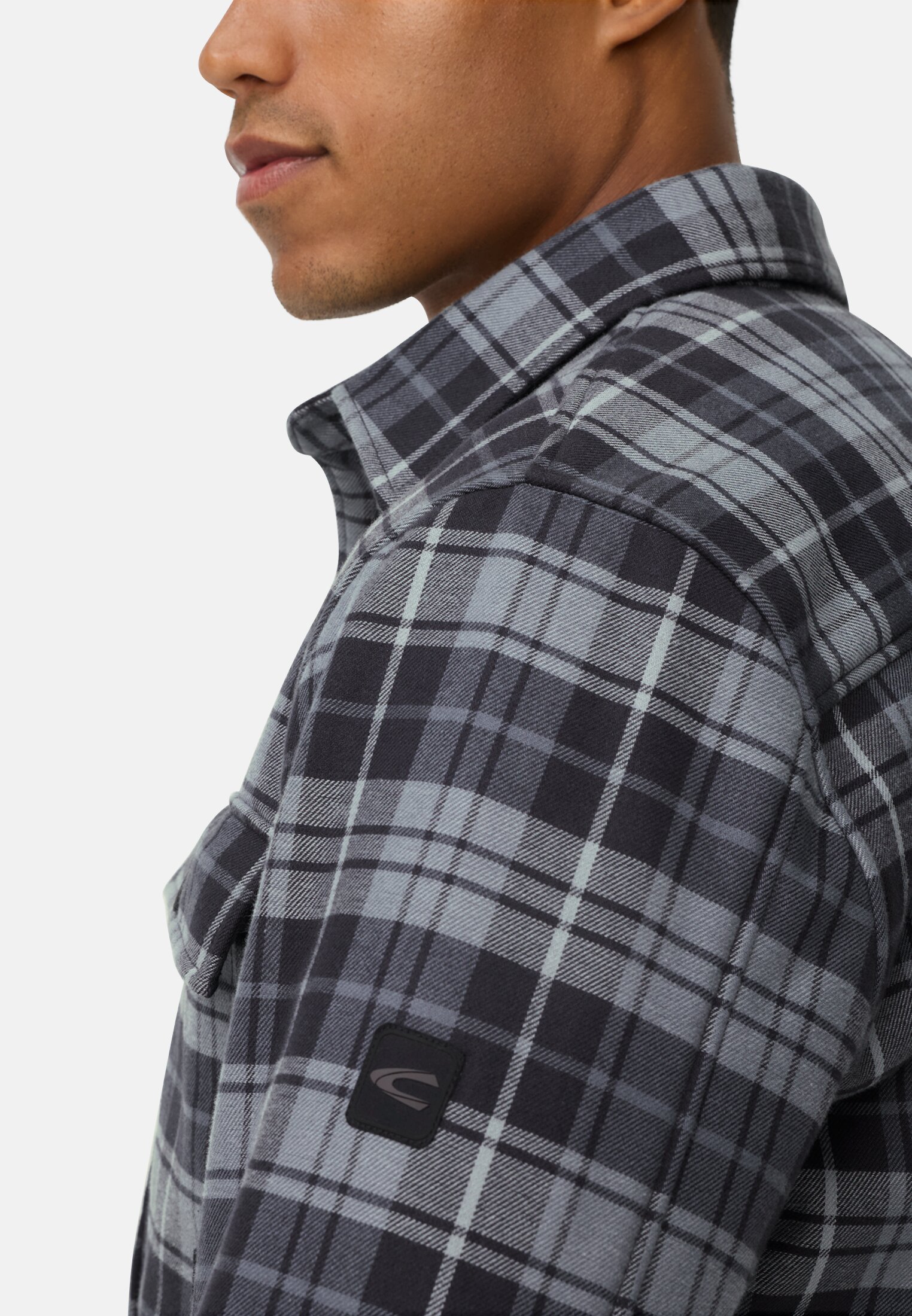 Heren Overshirt van puur katoen Marineblauw gedragen detail dichtbij  