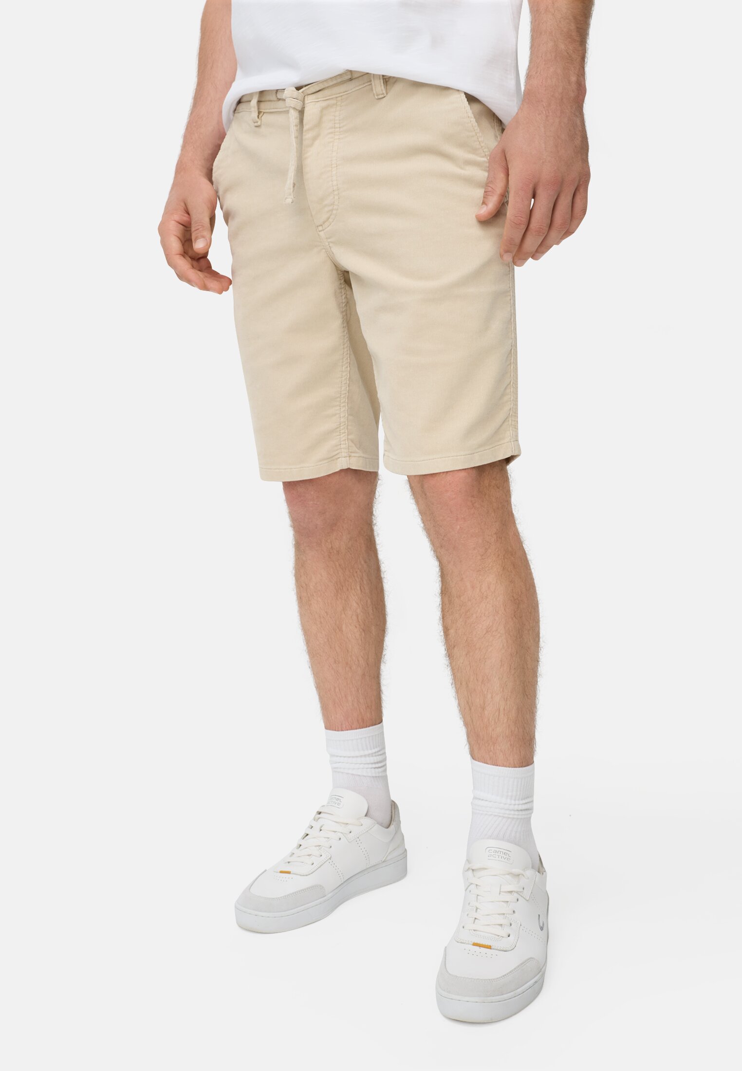 Men Relaxed fit shorts in cotton-polyester blend Oats worn front