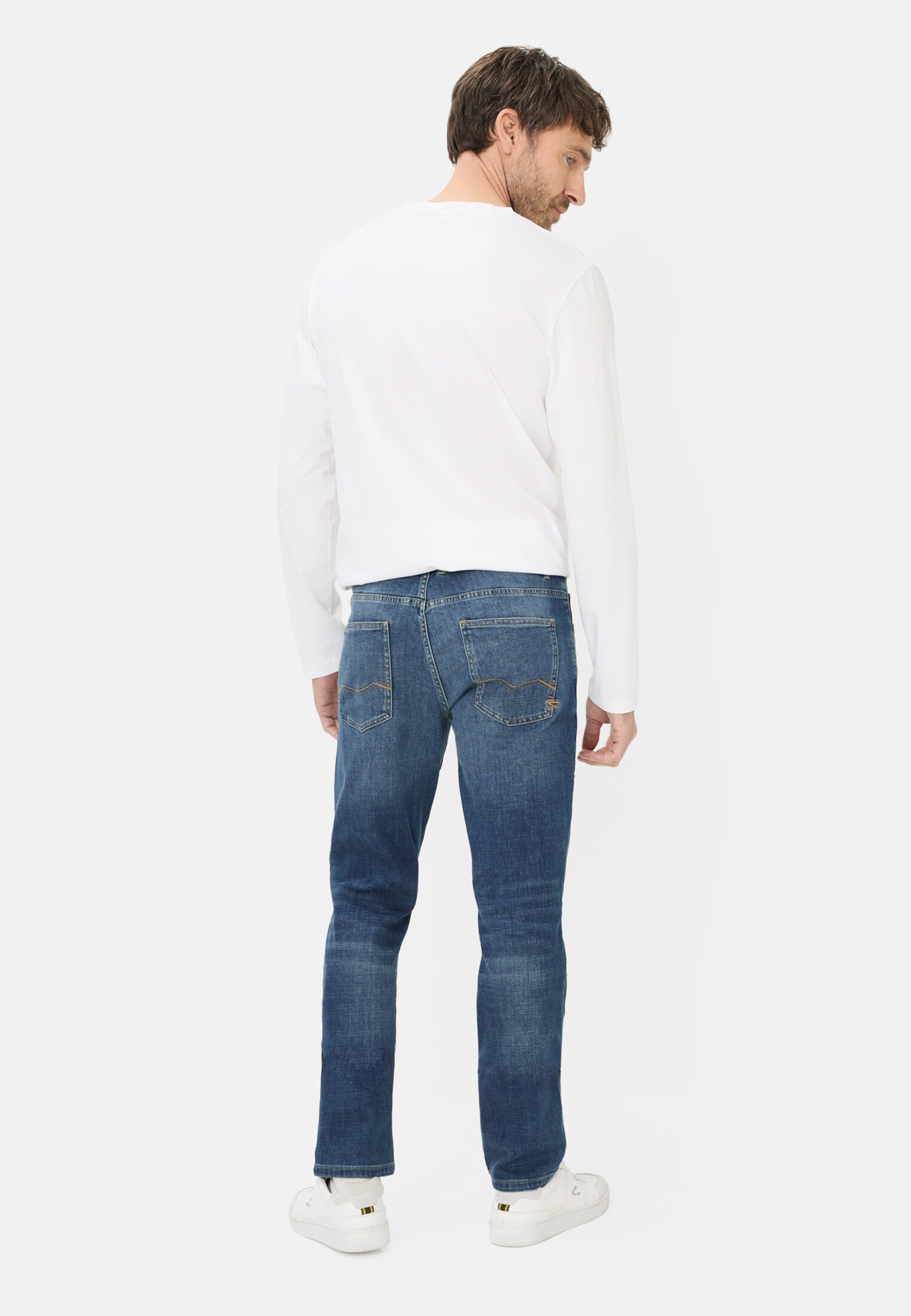Herren fleXXXactive® Jeans mit kühlendem Effekt Indigoblau getragen hinten
