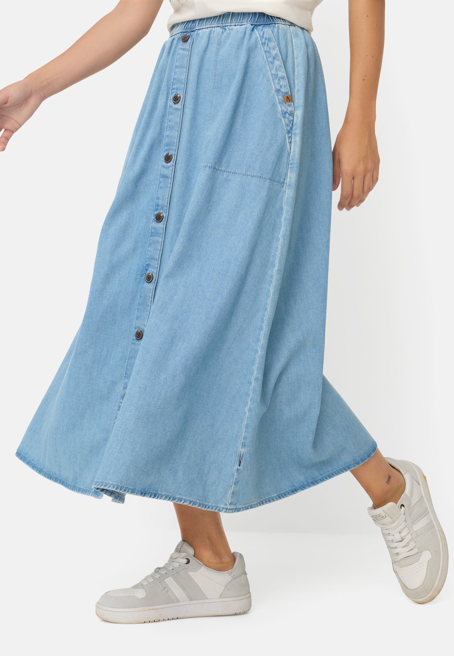 Women Denim skirt with a button placket Light Blue worn emotional