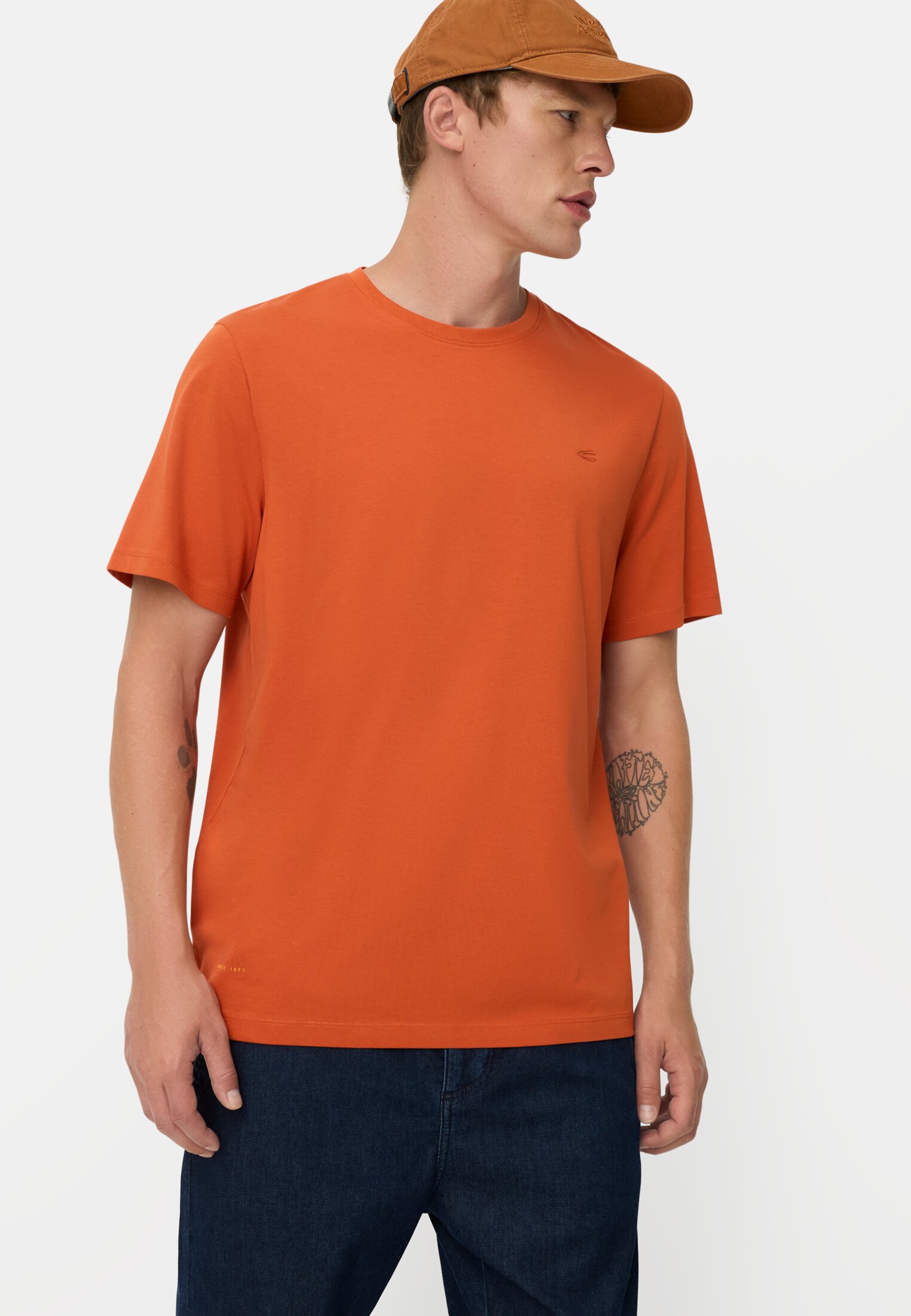 Herren fleXXXactive© T-Shirt mit 4-Wege-Stretch Orange getragen emotional