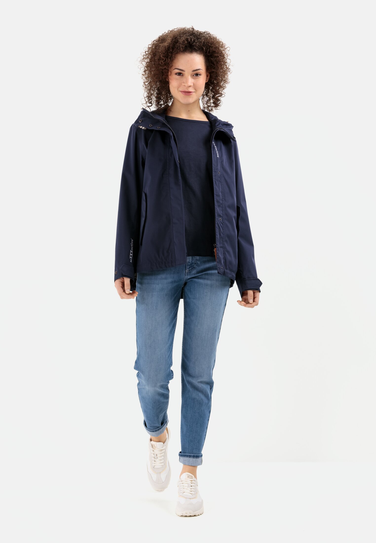 Damen teXXXactive® Jacke aus einem Bio-Baumwollmix Dunkelblau getragen vorne Ganzkörper