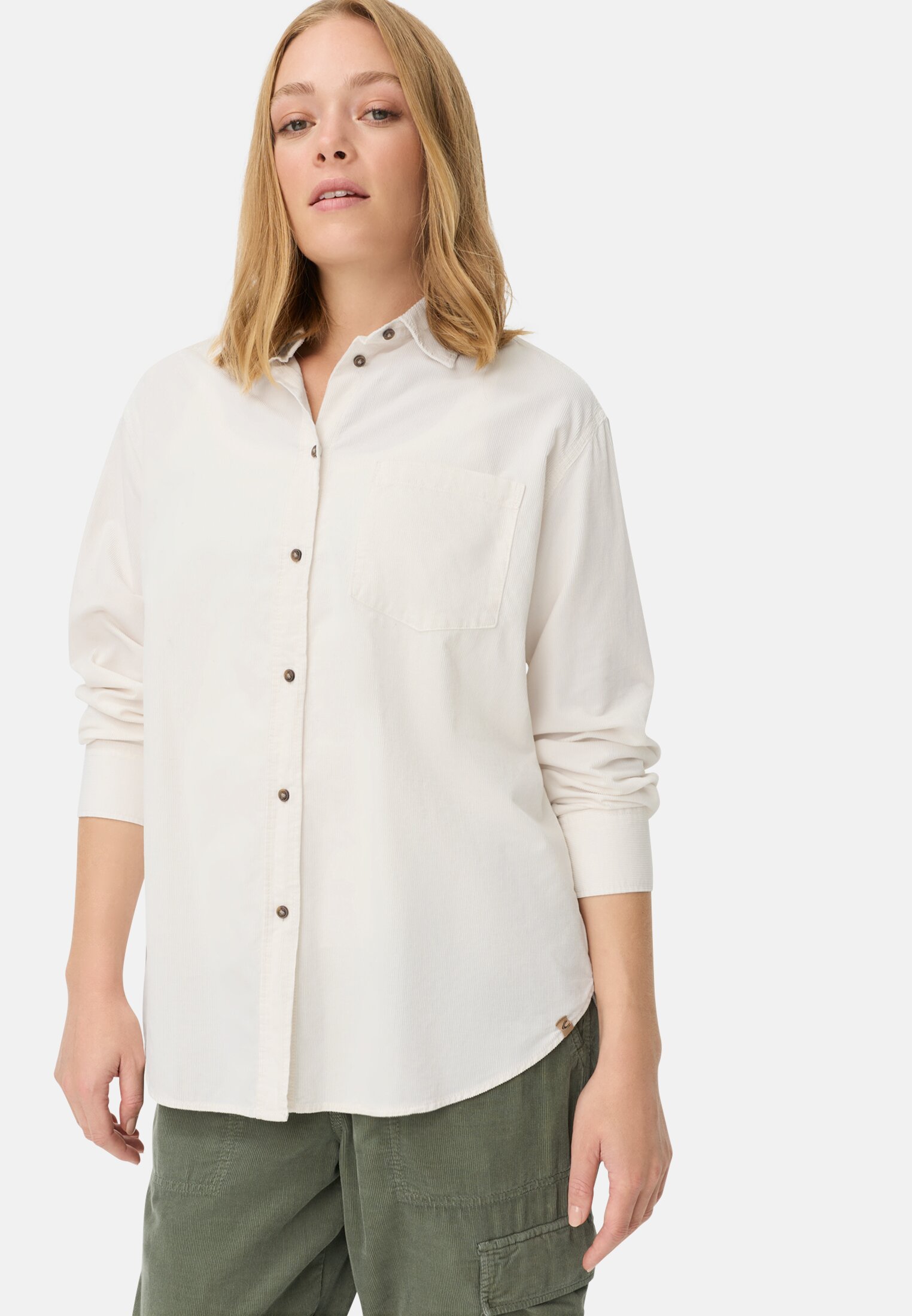 camelactive_Bluse_Milk_White_309794-6S02-01_M4 Women Blouse with chest pocket Milk white worn emotional