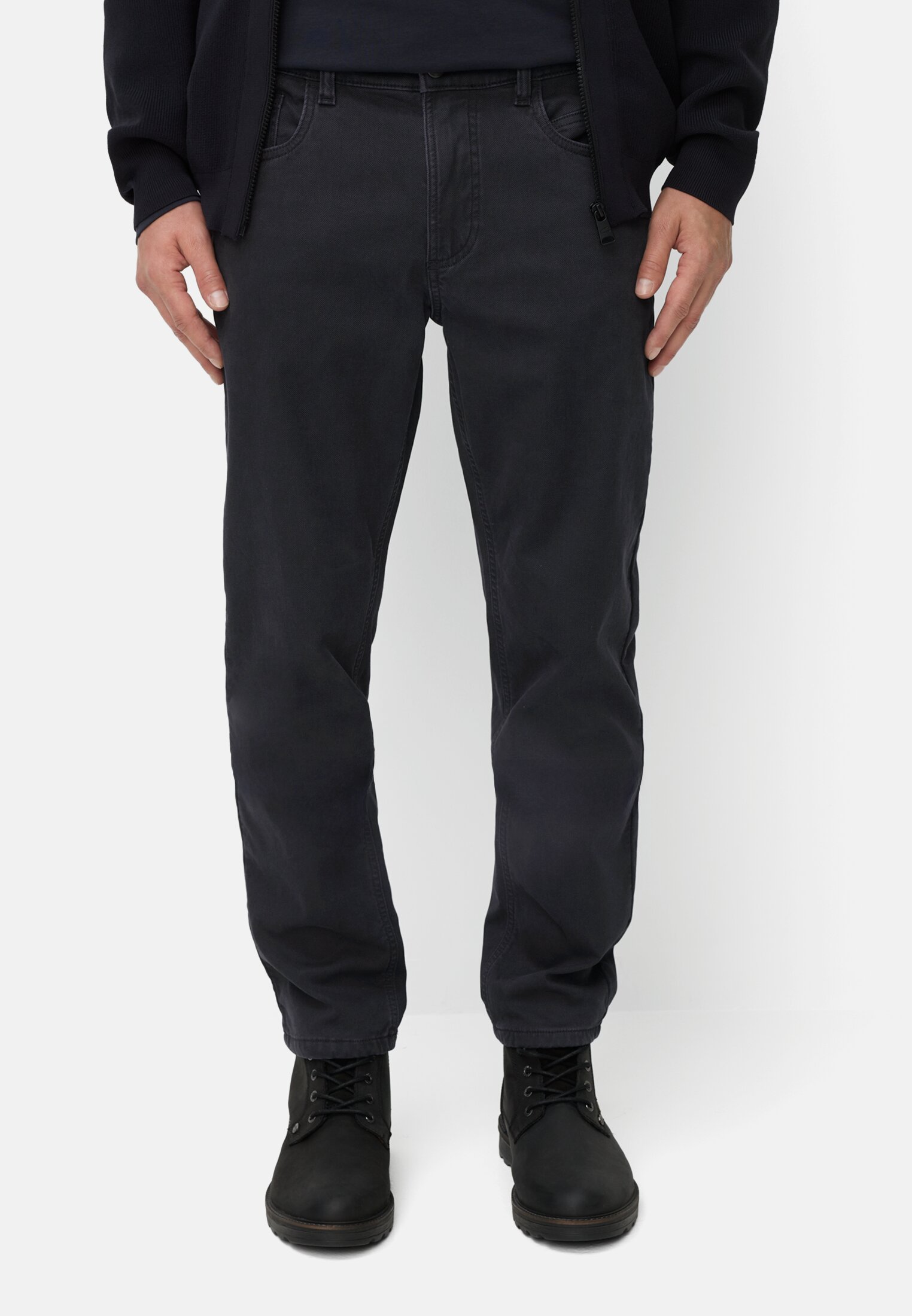 Heren Regular fit 5-pocket thermobroek Marineblauw gedragen voor
