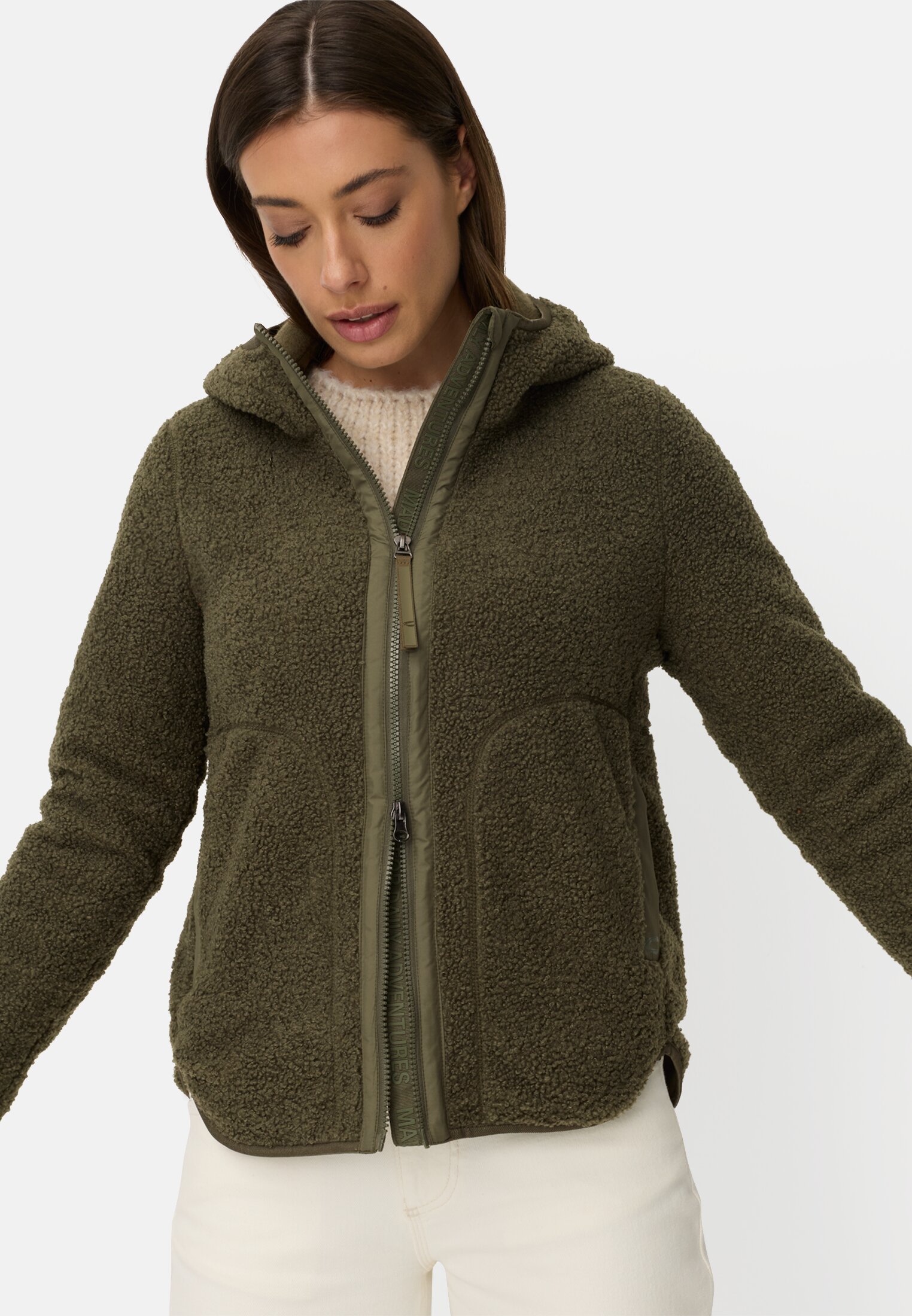 Damen Teddyjacke mit wärmenden Taschenfutter Dunkelgrün getragen emotional