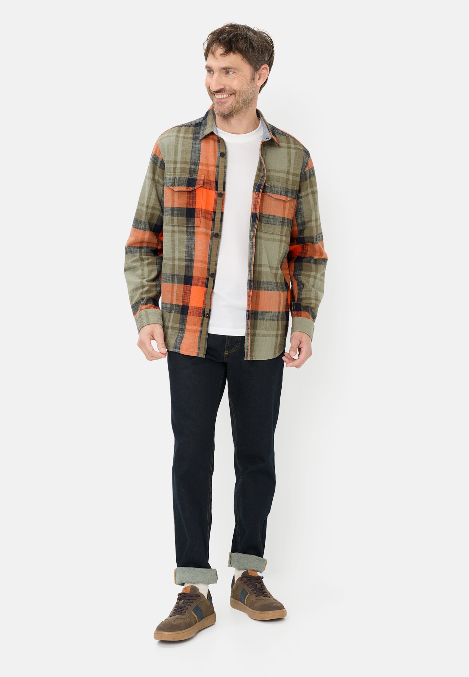 Herren Lässiges Langarmhemd aus reiner Baumwolle Orange getragen vorne Ganzkörper