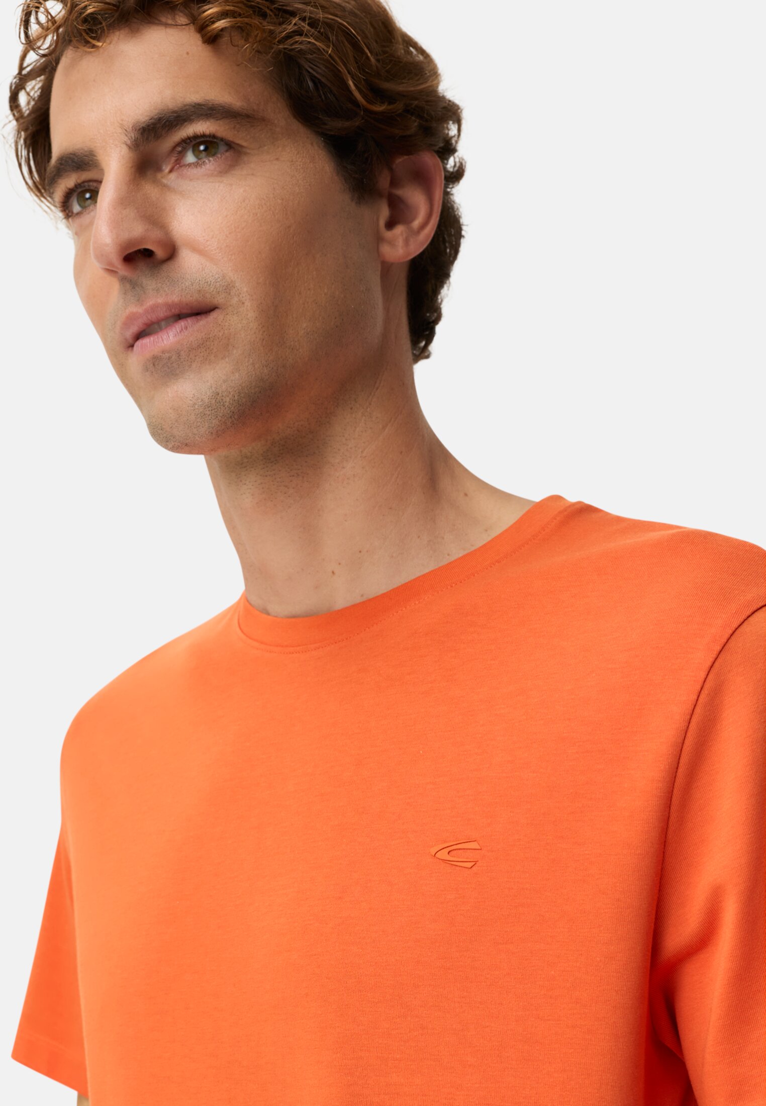 Heren fleXXXactive® T-shirt met ronde hals Oranje gedragen detail dichtbij  