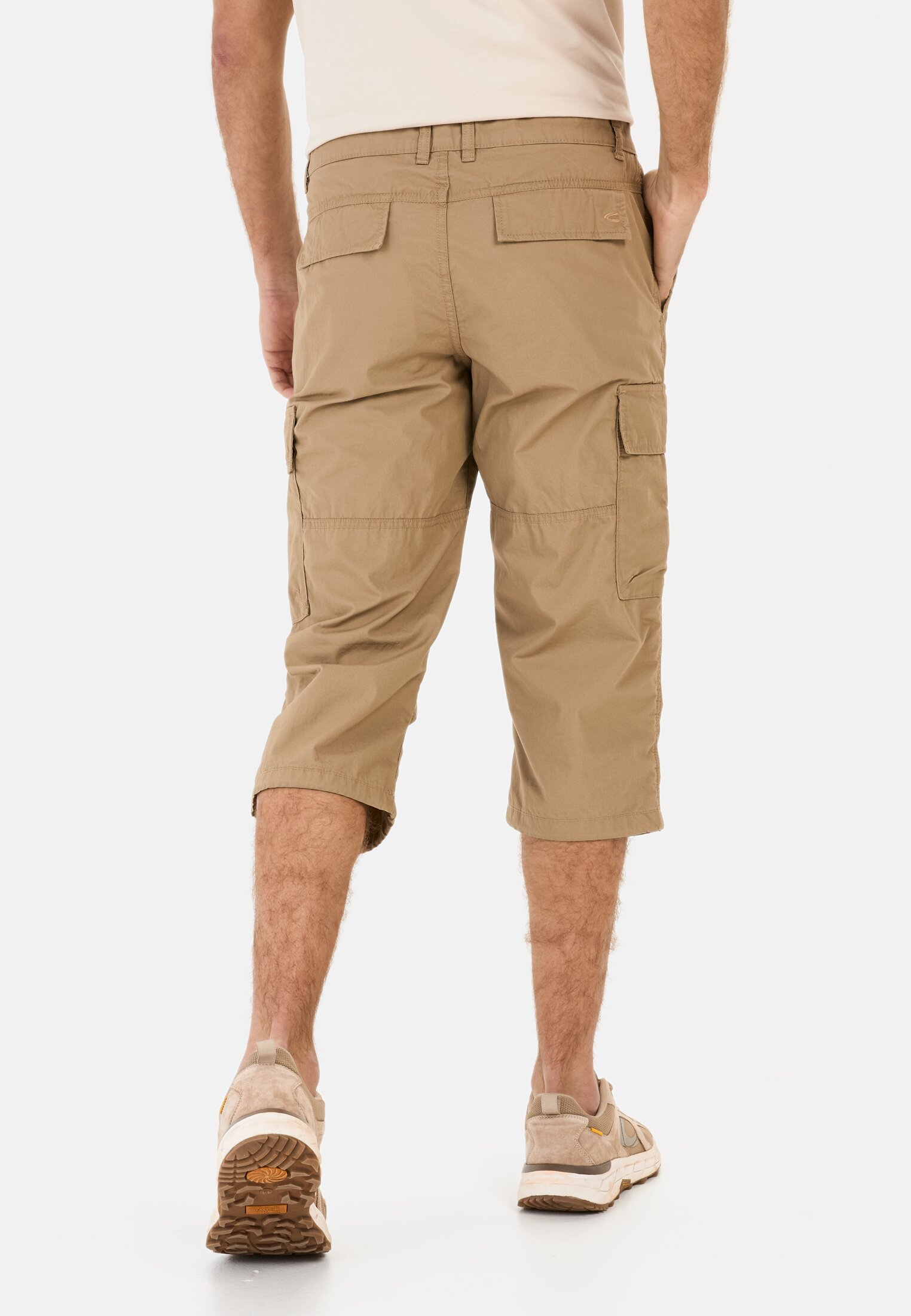 MI_96R58-5F50-19_M2-00 Heren 3/4 cargoshort met regular fit Bruin gedragen achter