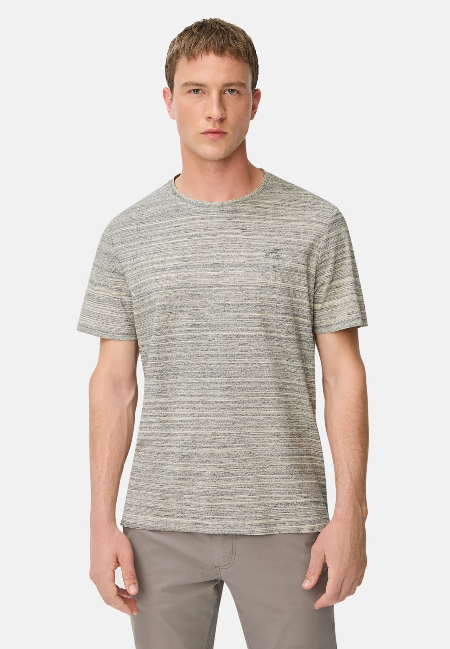 Herren T-Shirt mit Cooling Performance Hafer getragen vorn