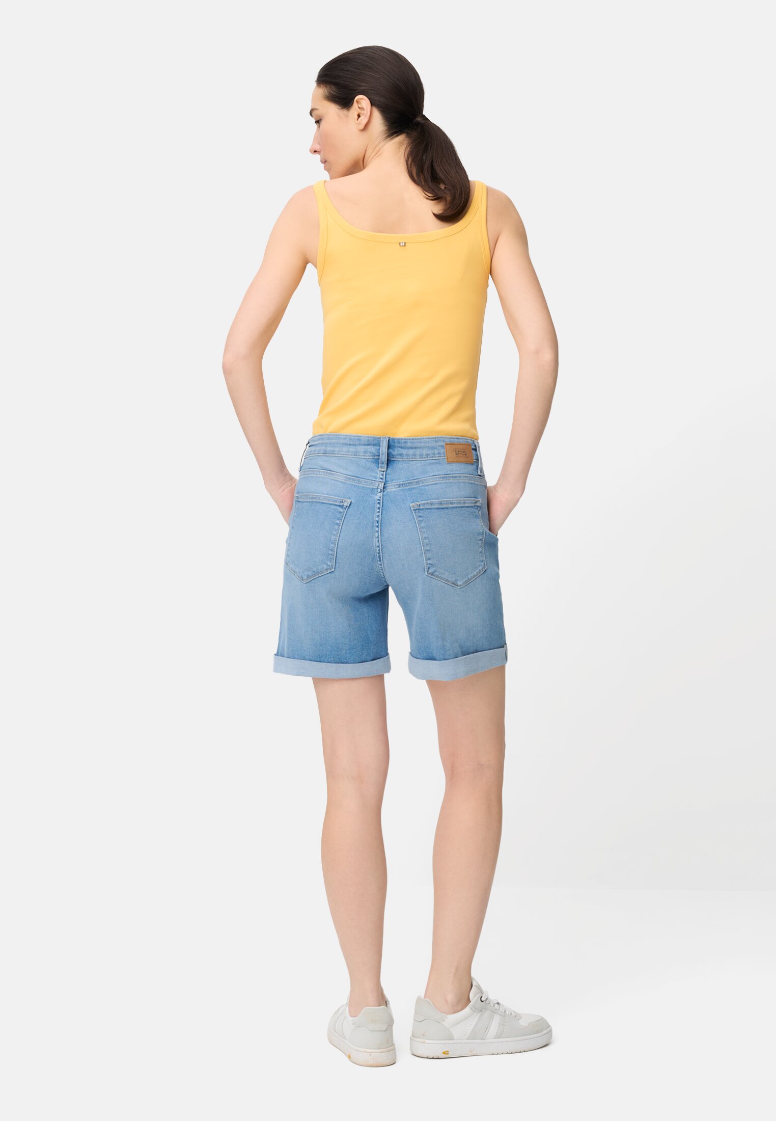 Vrouwen Bermuda Shorts van een katoenmix Lichtblauw gedragen achter