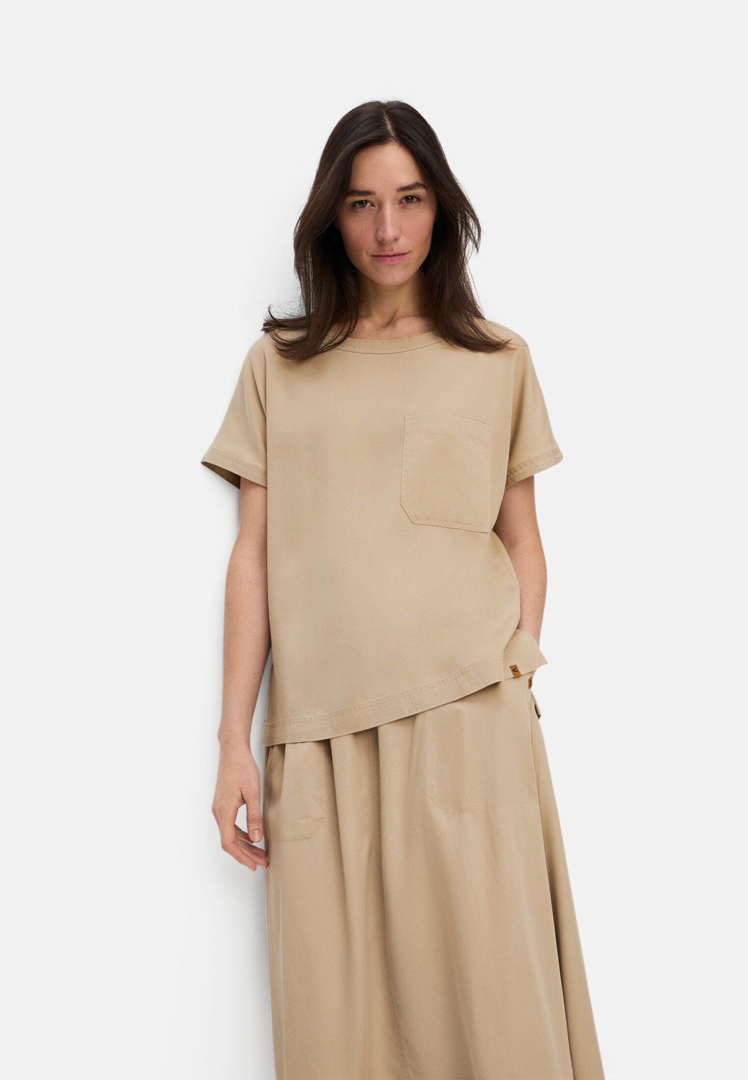 Women Short-sleeved T-shirt with a chest pocket Sand worn emotional