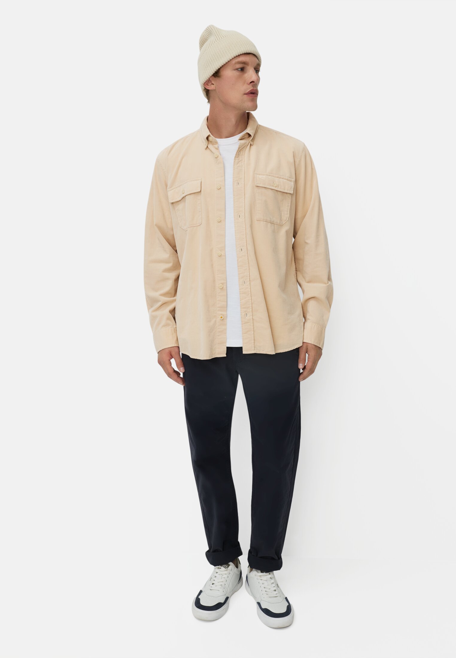 Men Long-sleeved shirt with patch pockets Oats worn front full body